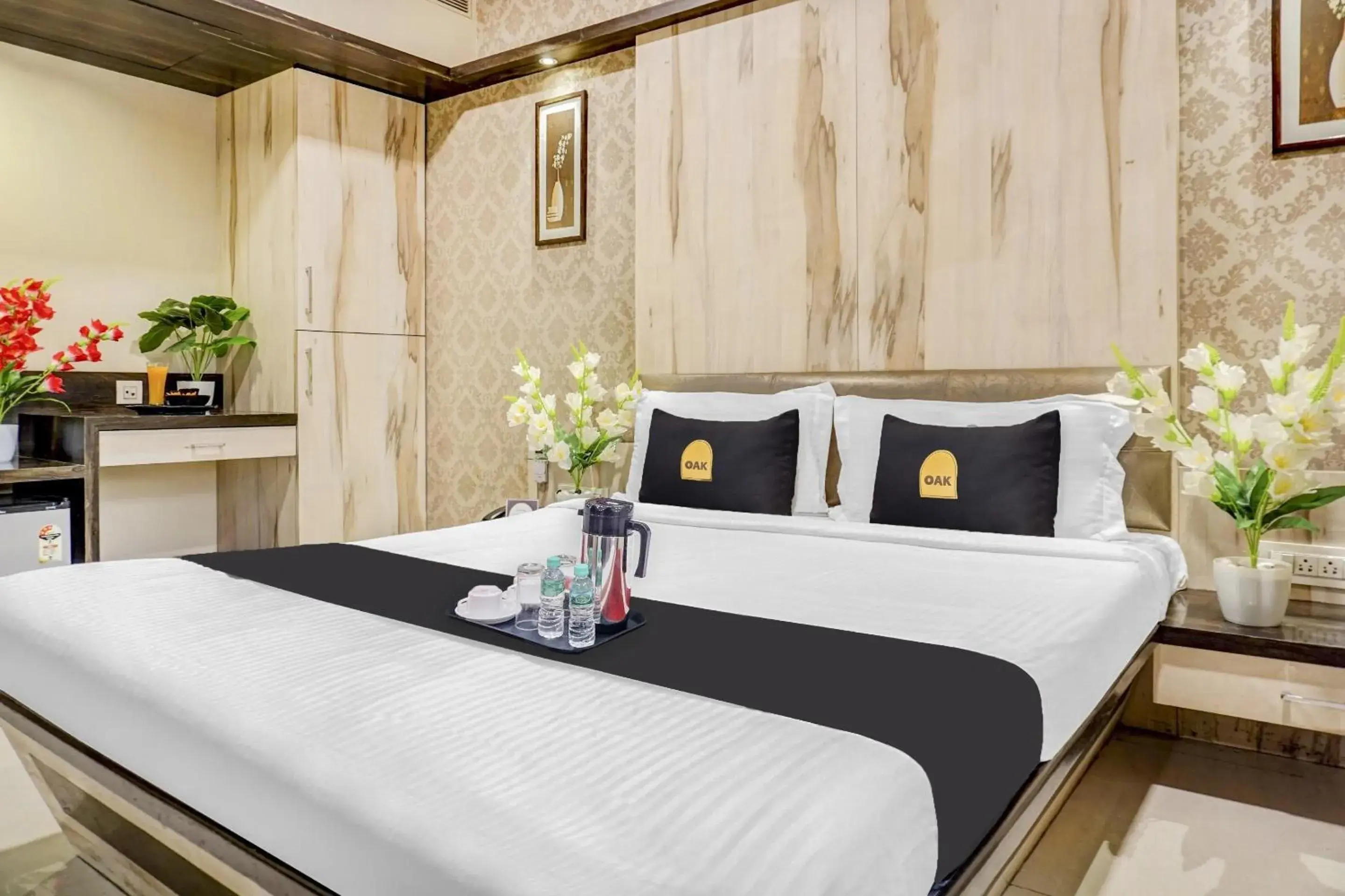 Bedroom, Bed in Super Townhouse OAK Regal Inn Near Sant Tukaram Nagar Metro Station Bedroom, Bed in Super Townhouse OAK Regal Inn Near Sant Tukaram Nagar Metro Station