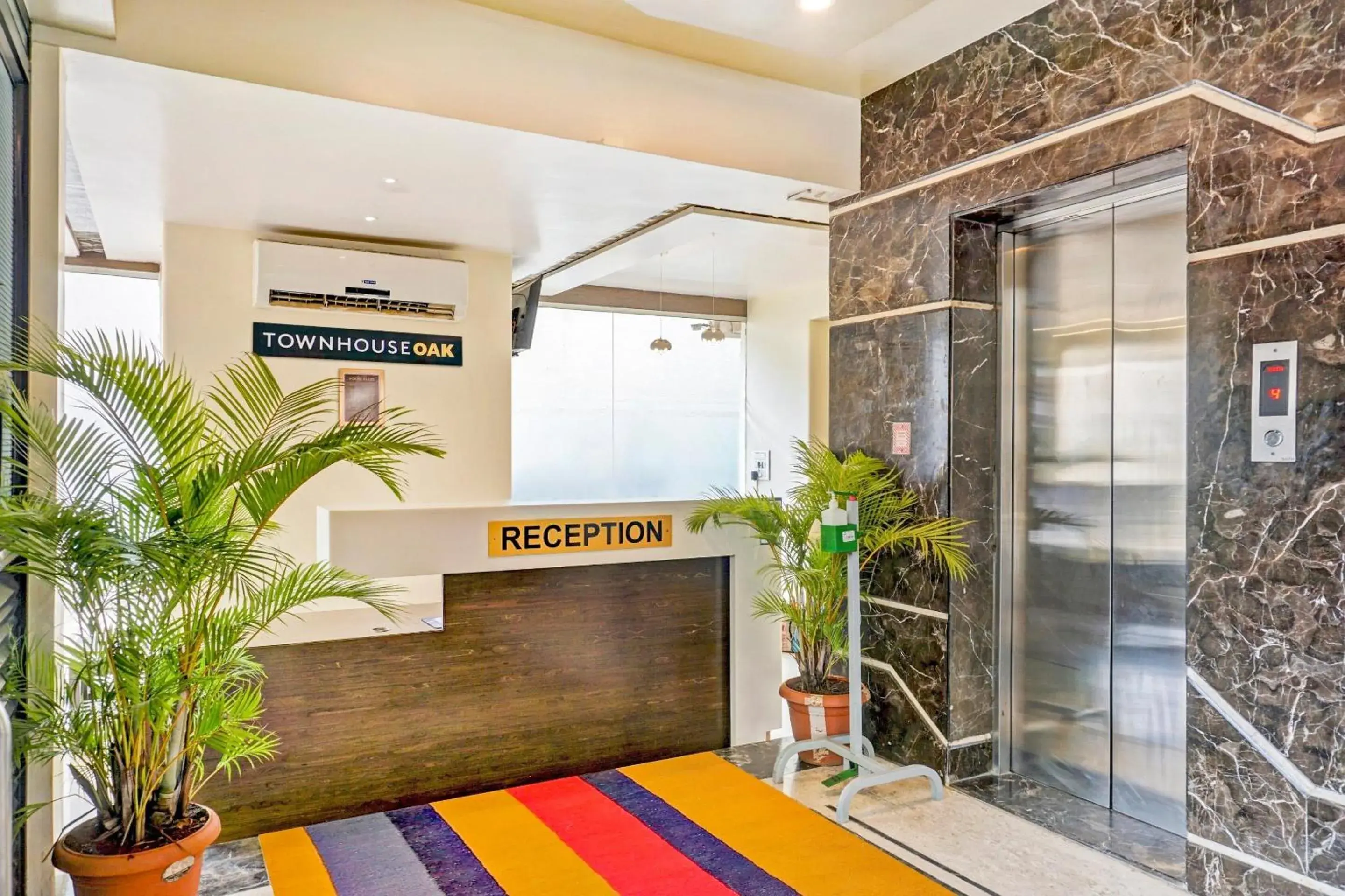 Lobby or reception in Super Townhouse OAK Regal Inn Near Sant Tukaram Nagar Metro Station Lobby or reception in Super Townhouse OAK Regal Inn Near Sant Tukaram Nagar Metro Station
