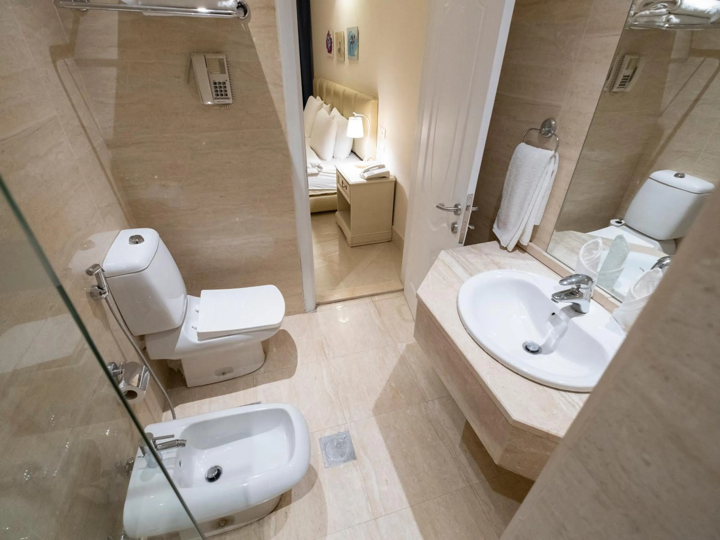 Shower in Amman West Luxury Hotel By Azar