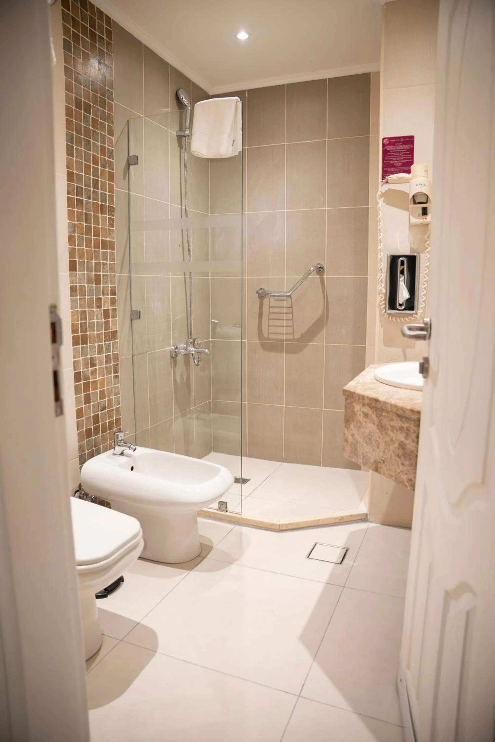 Shower in Amman West Luxury Hotel By Azar