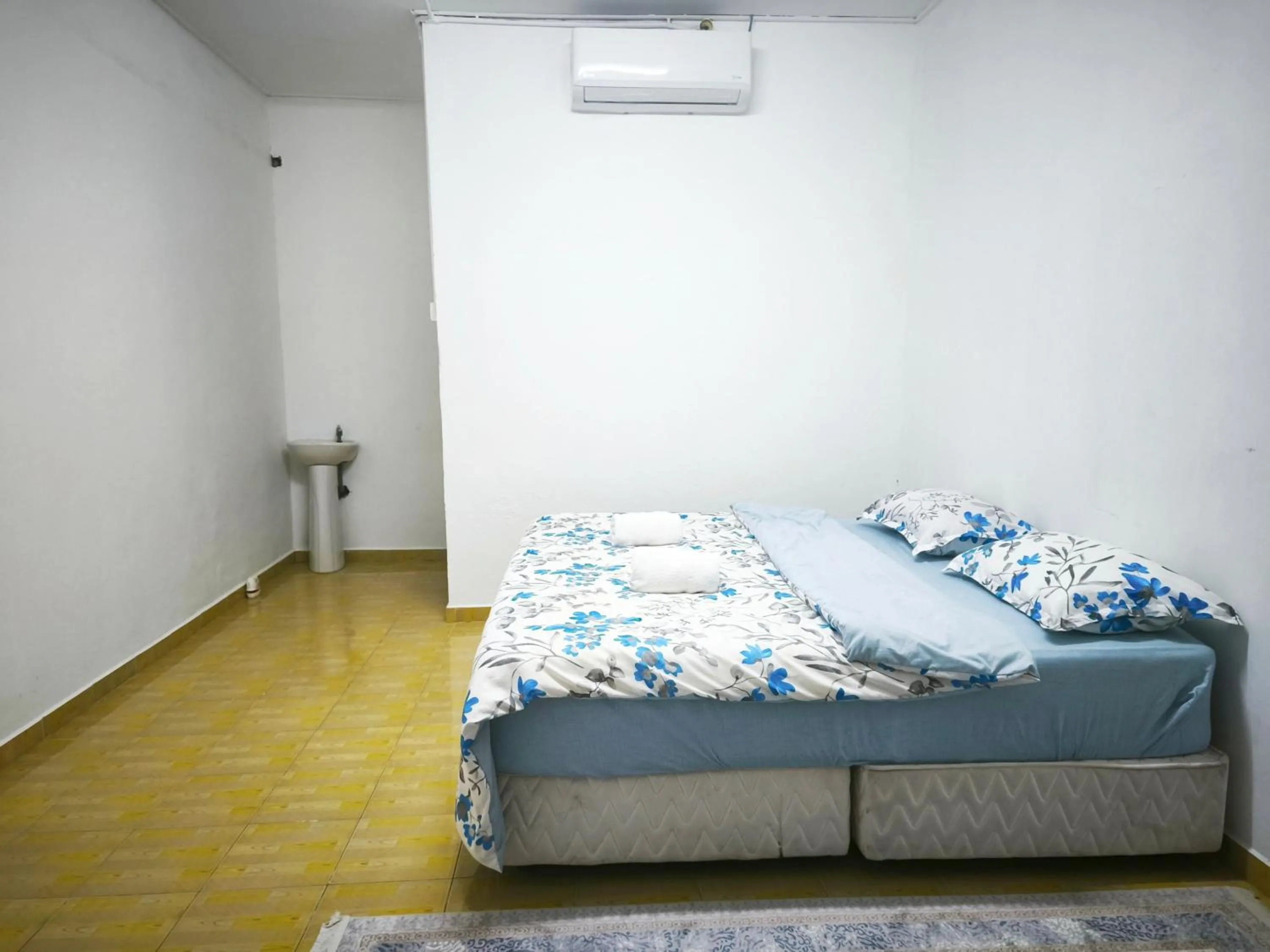 Bedroom, Bed in OYO 91244 Aufa Chalet
