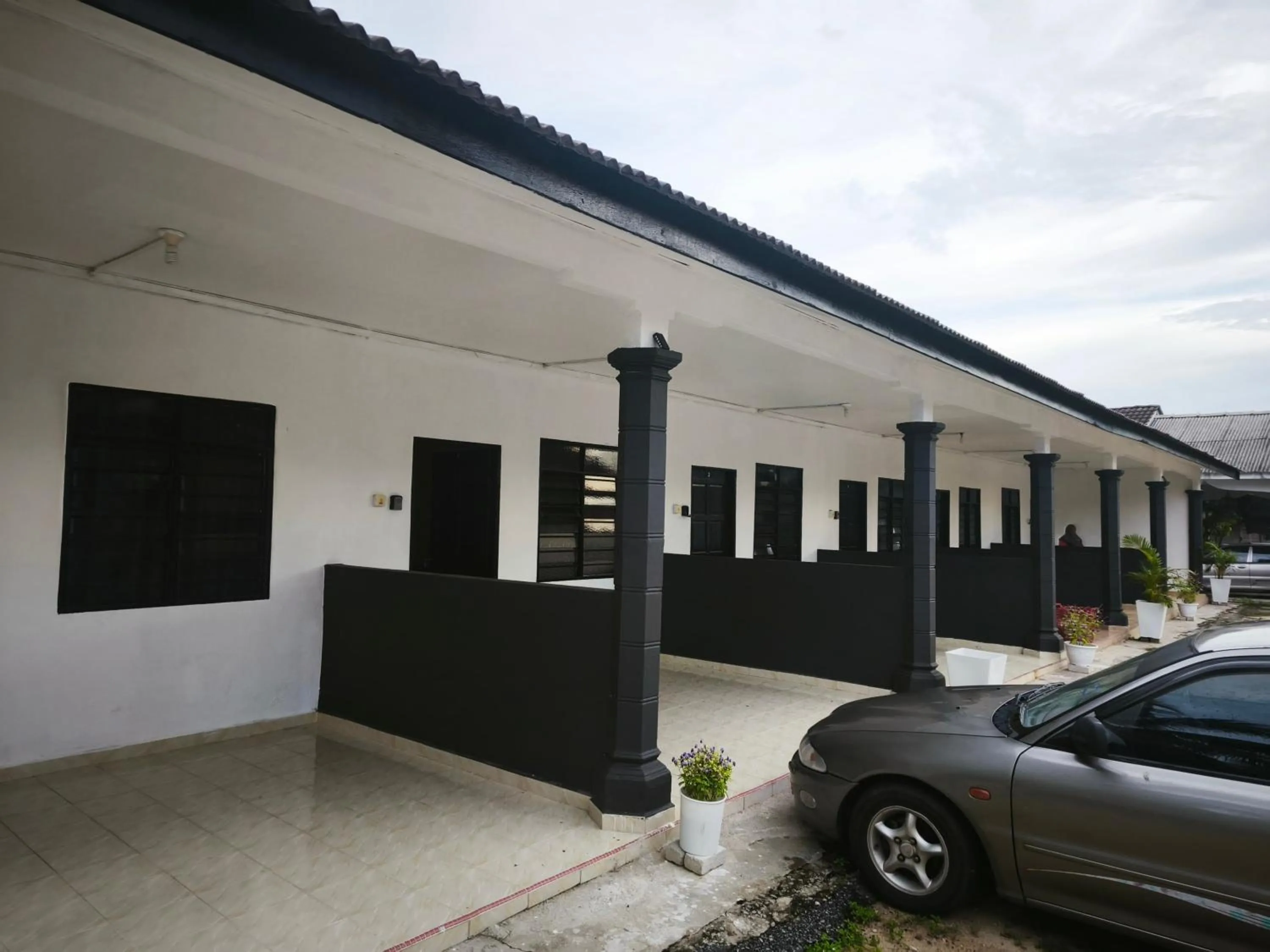 Property building in OYO 91244 Aufa Chalet