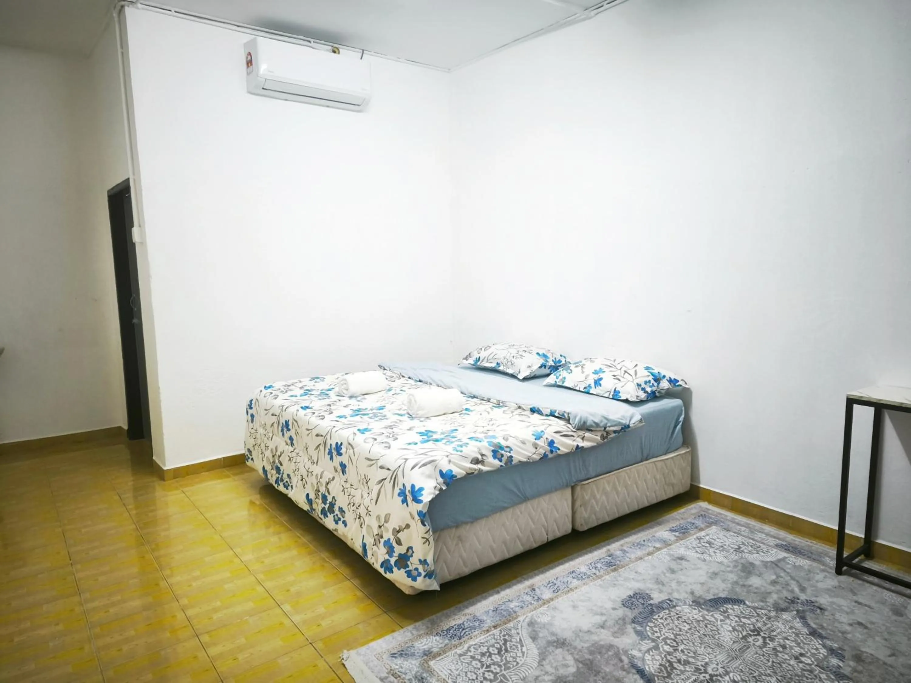 Bedroom, Bed in OYO 91244 Aufa Chalet
