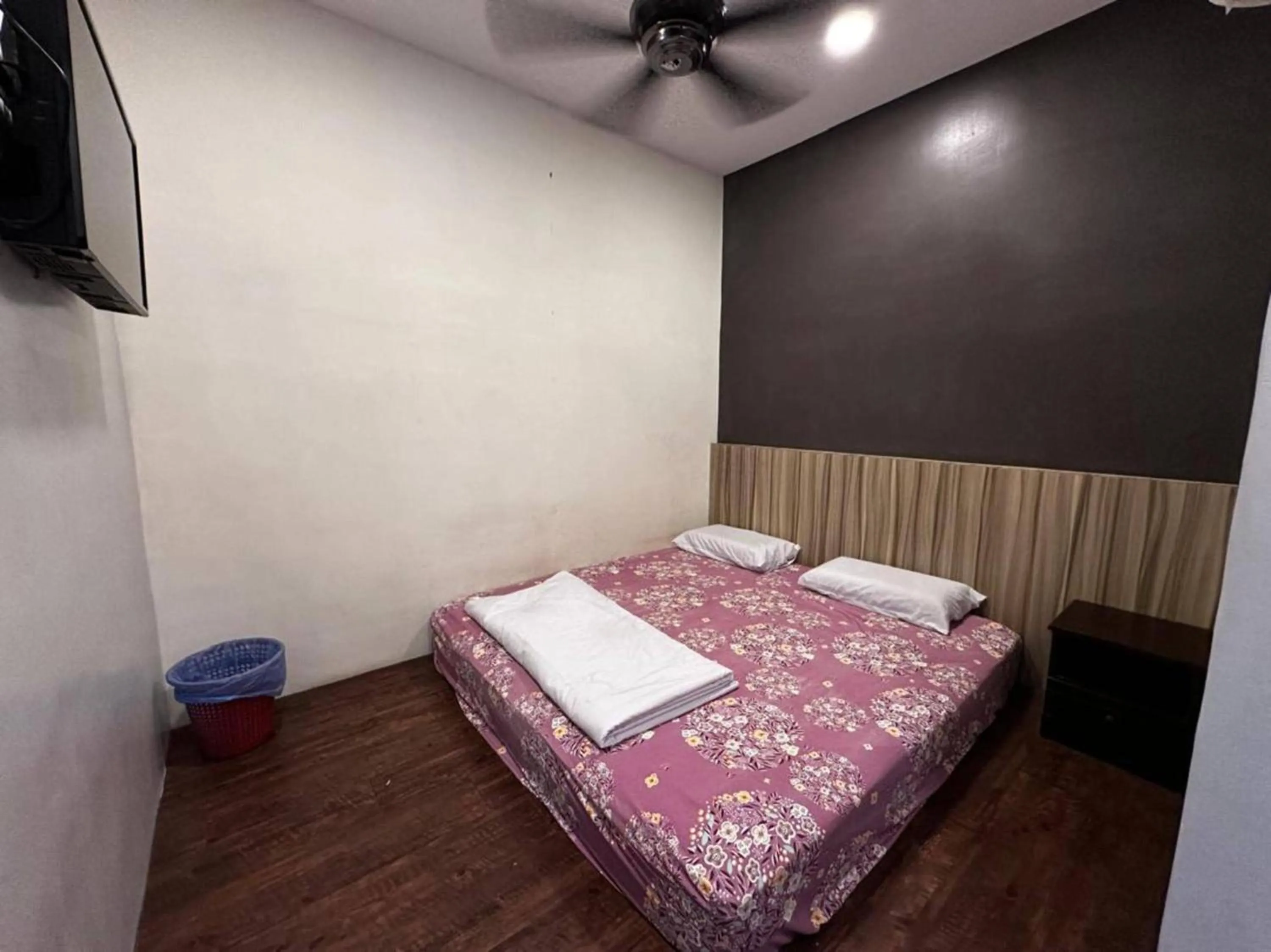Bedroom, Bed in OYO 91242 Muar Golden Horse Hotel