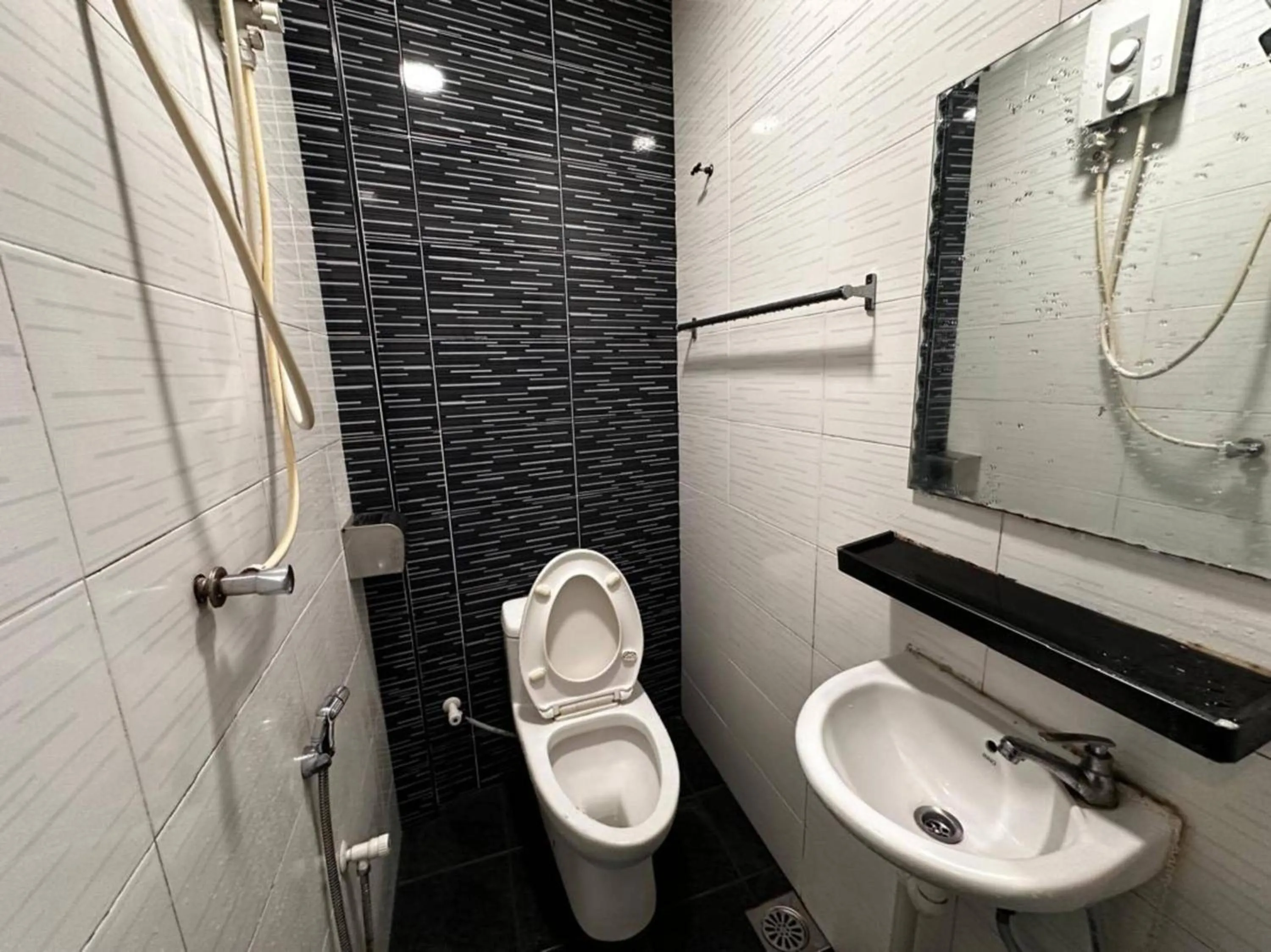 Bathroom in OYO 91242 Muar Golden Horse Hotel