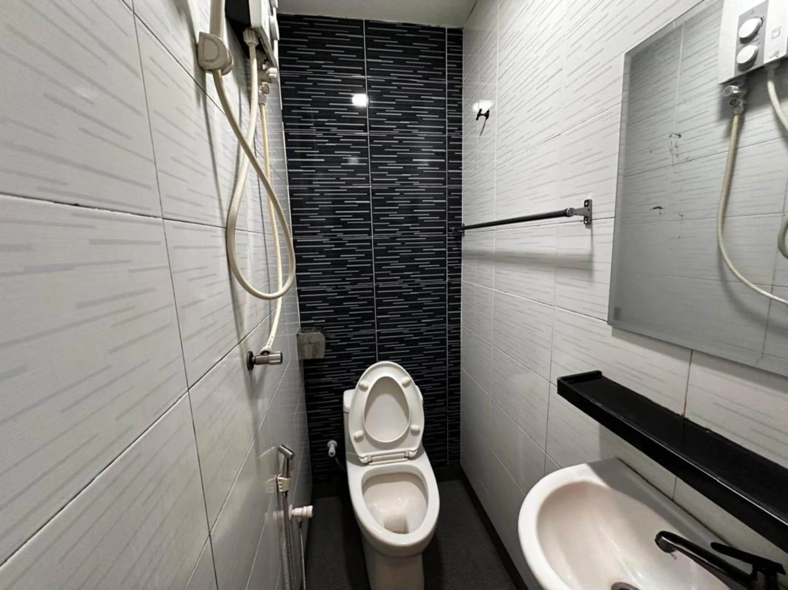 Bathroom in OYO 91242 Muar Golden Horse Hotel