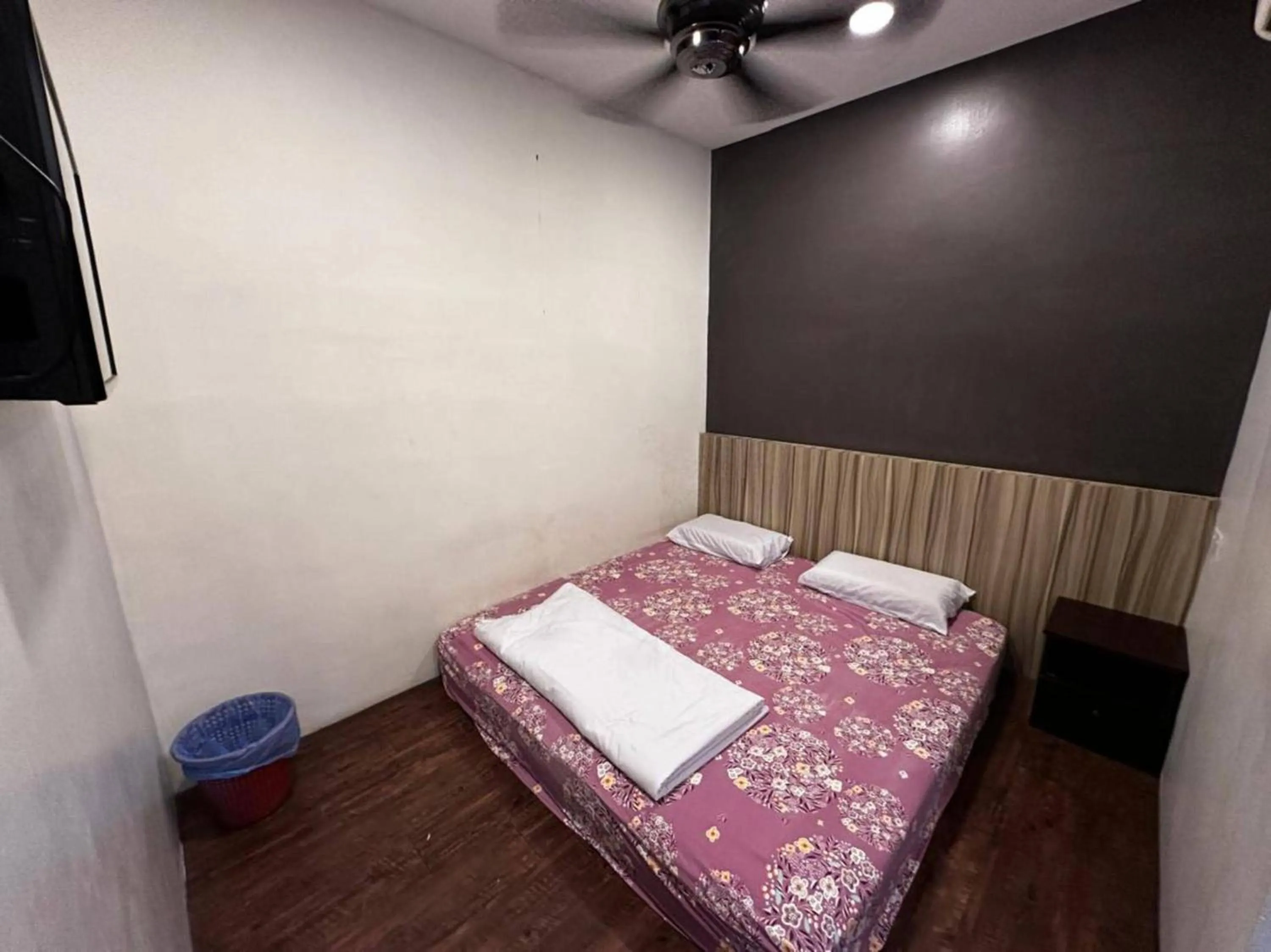 Bedroom, Bed in OYO 91242 Muar Golden Horse Hotel
