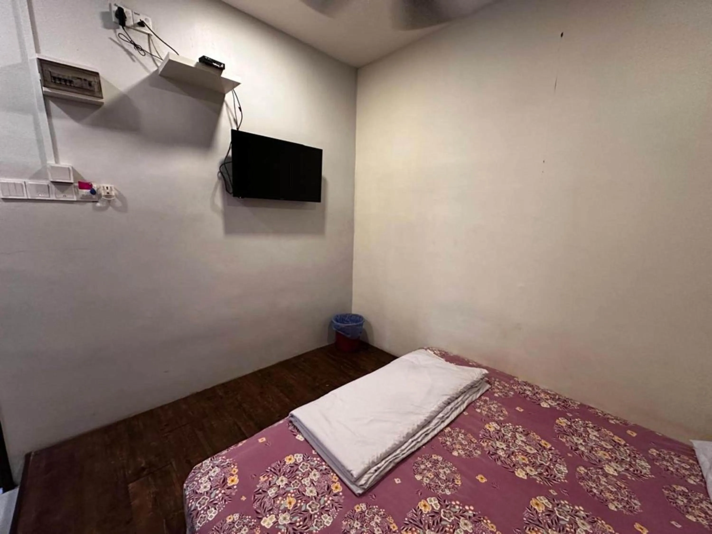 Bedroom, Bed in OYO 91242 Muar Golden Horse Hotel