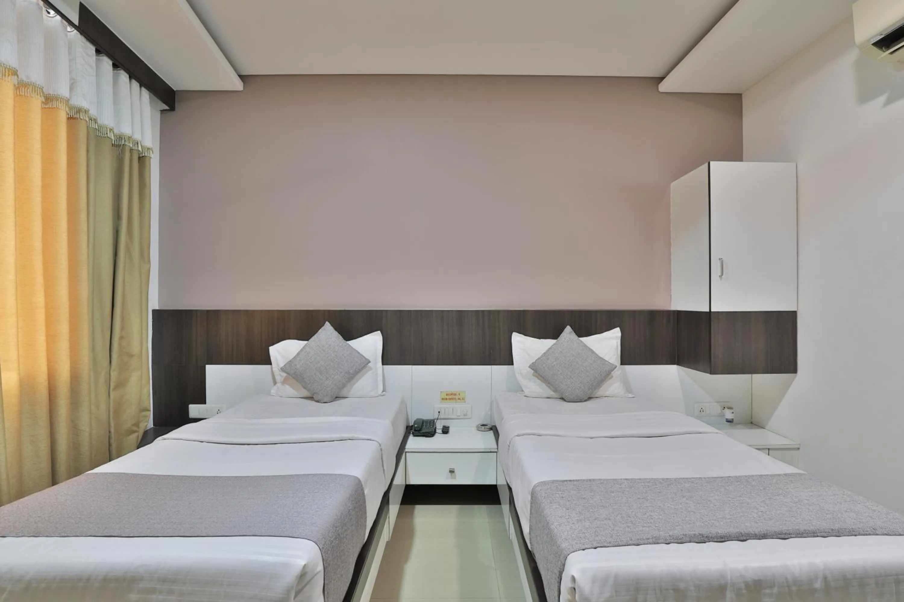 Bed in Hotel Planet