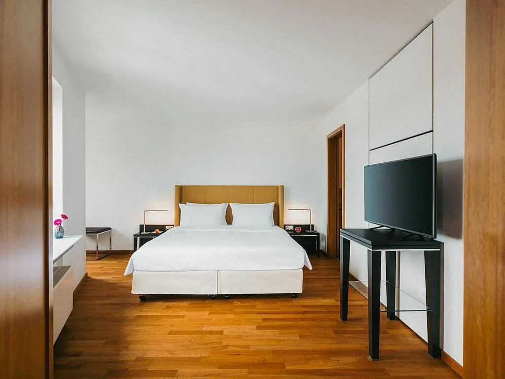 Photo of the whole room, Bed in Main Plaza Suite Tower