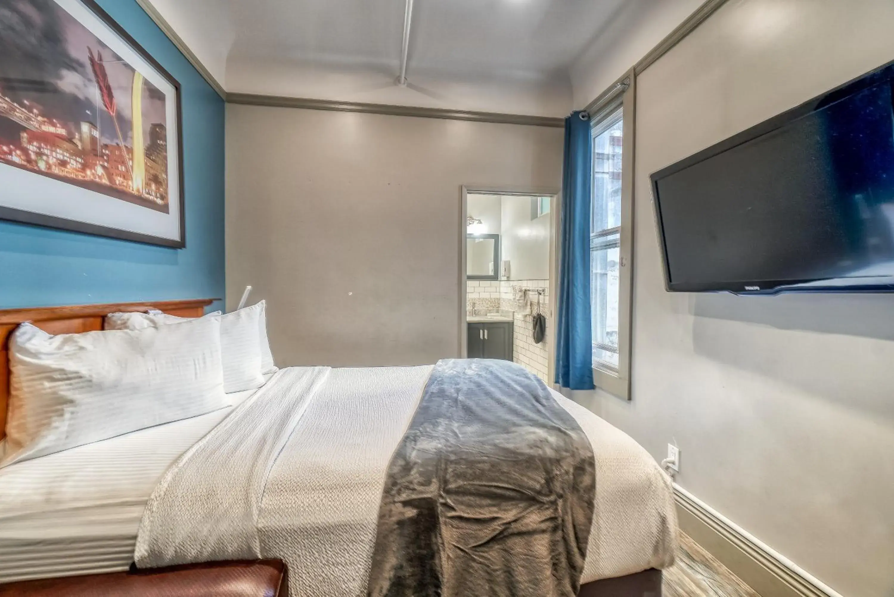 Superior Queen Room - single occupancy in Ram's Hotel Superior Queen Room - single occupancy in Ram's Hotel