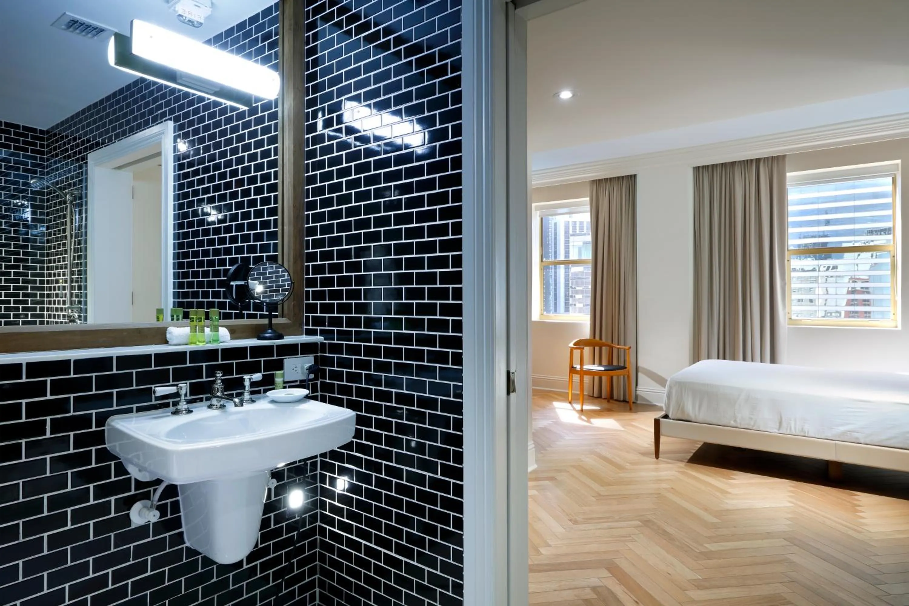 Bathroom, Bed in Eurostars Langford