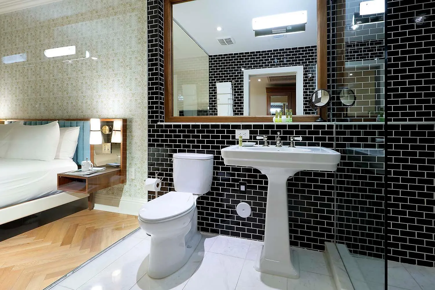 Toilet, Bed in Eurostars Langford