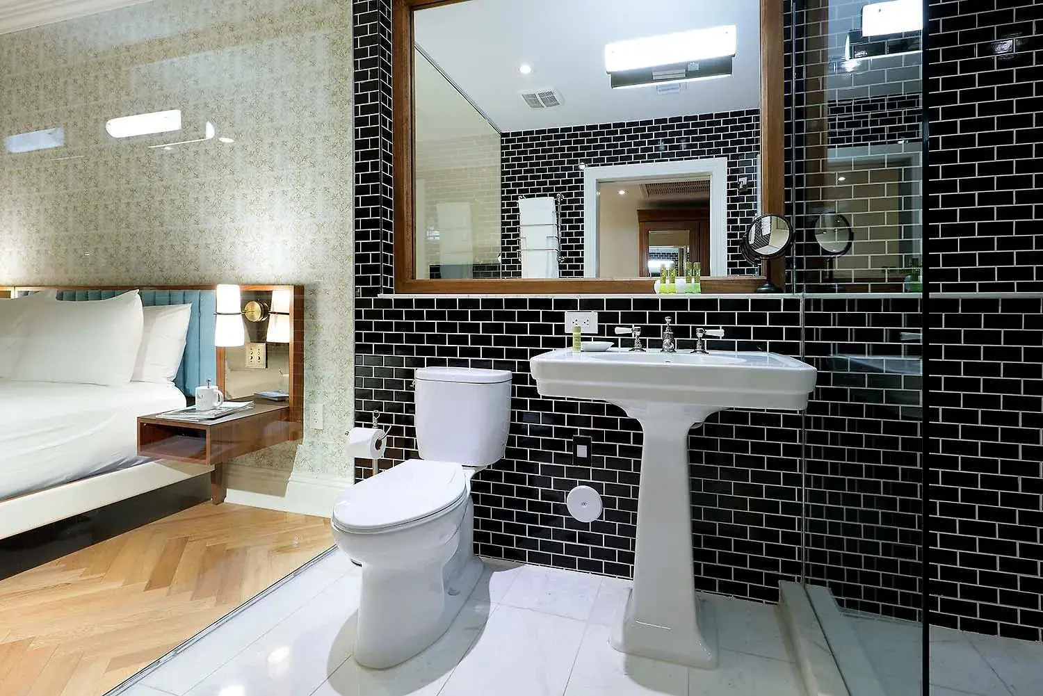 Toilet, Bed in Eurostars Langford Toilet, Bed in Eurostars Langford