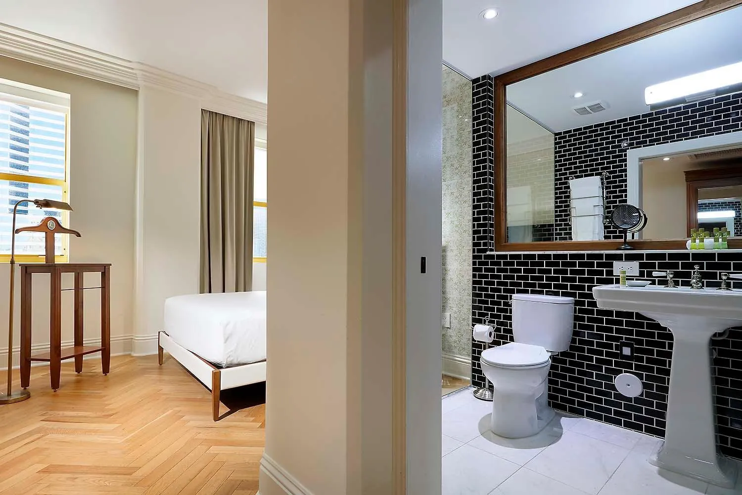 Toilet, Bed in Eurostars Langford