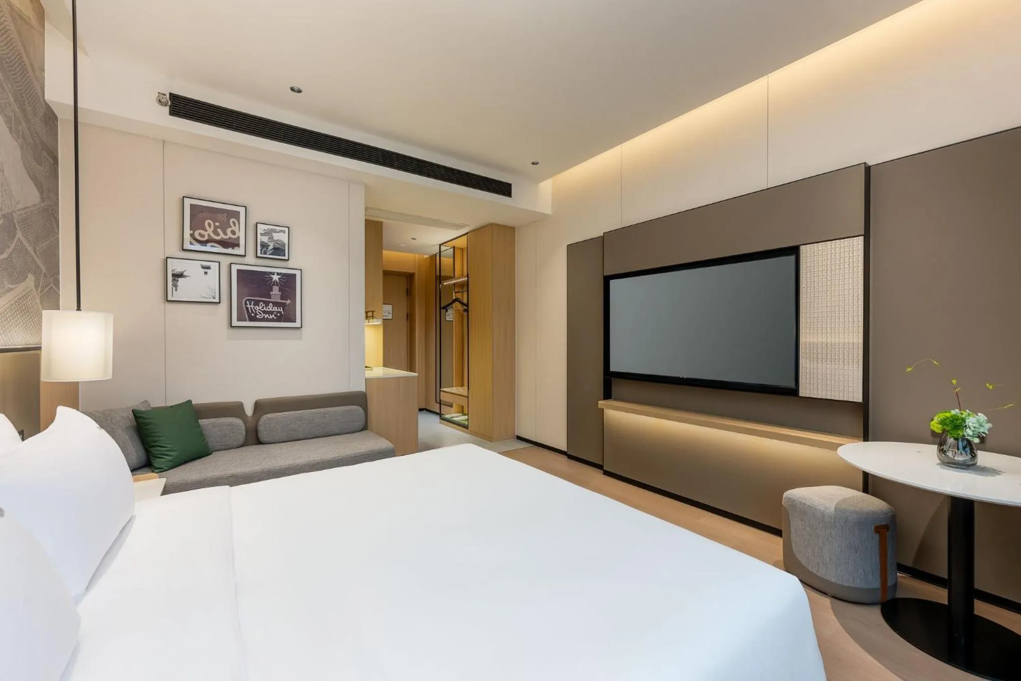 Photo of the whole room, Bed in Holiday Inn Suzhou North by IHG