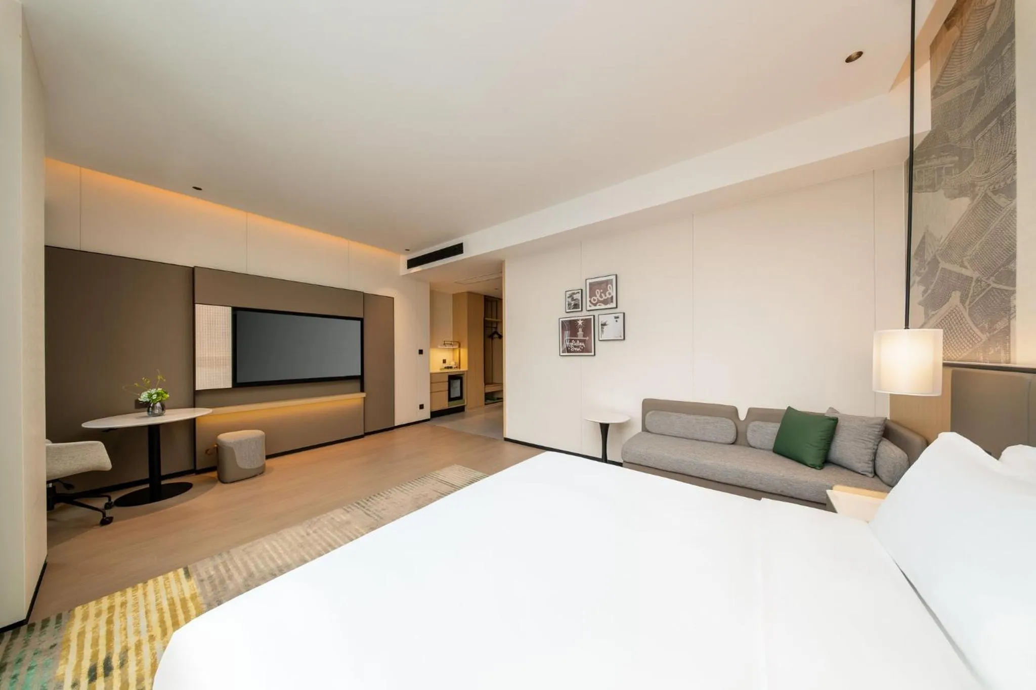 Photo of the whole room, Bed in Holiday Inn Suzhou North by IHG