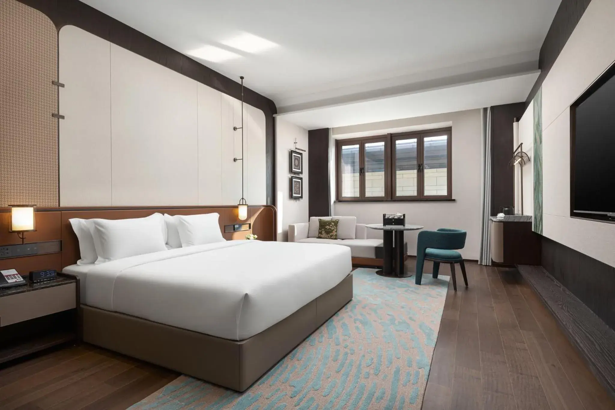 Standard King Room with Lounge Access in Hualuxe Qidong Standard King Room with Lounge Access in Hualuxe Qidong