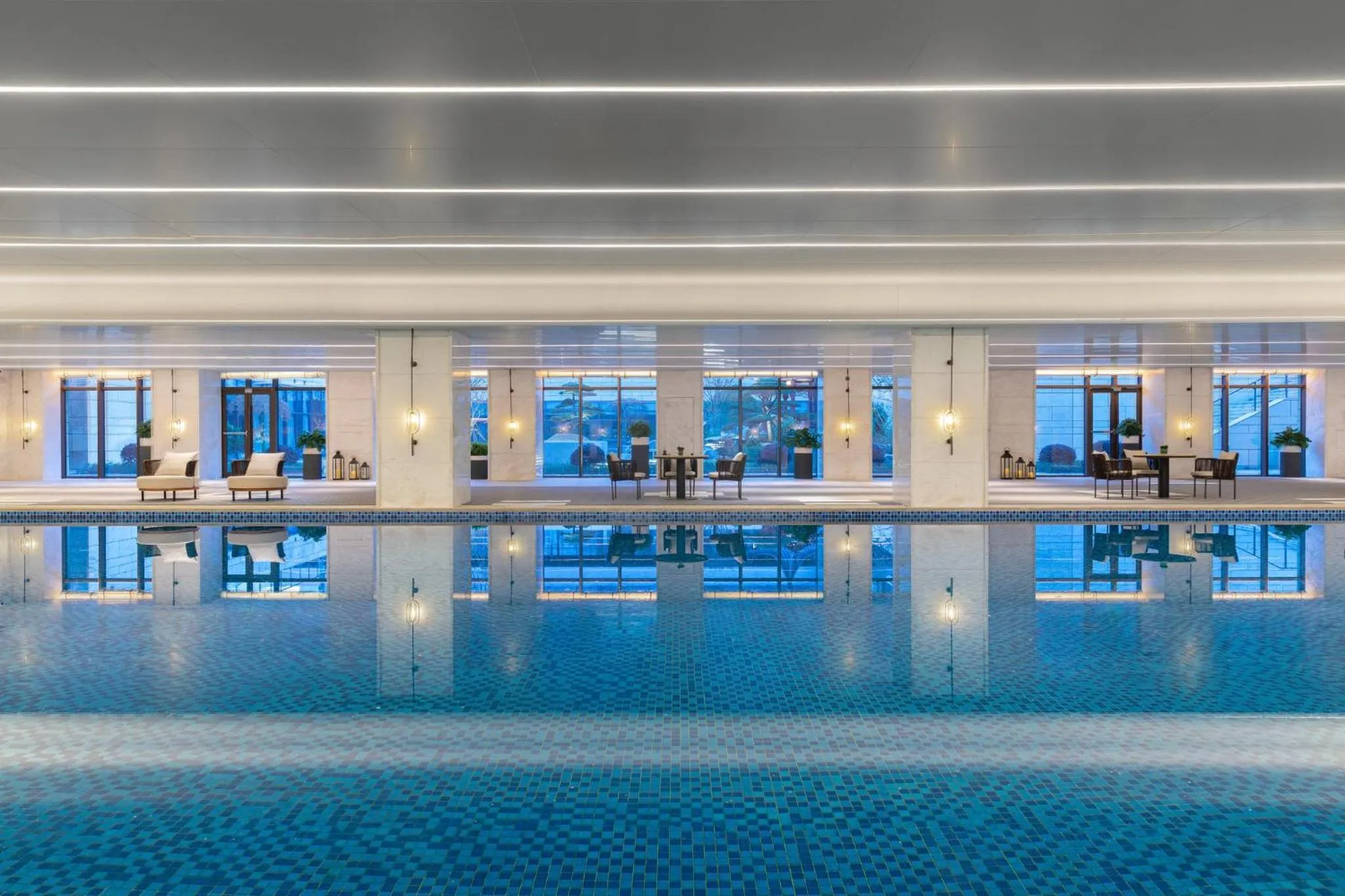 Swimming pool in Hualuxe Qidong