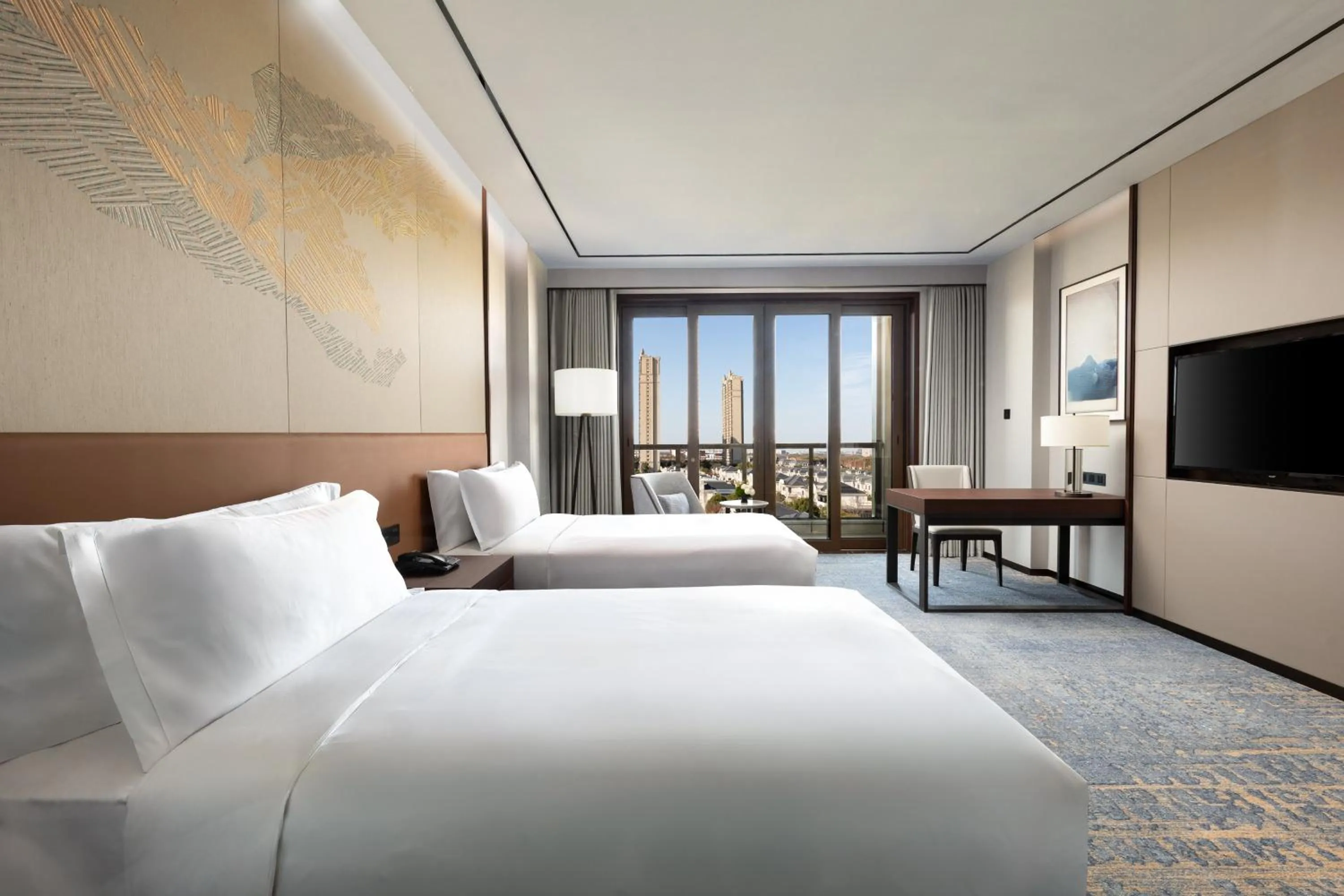 Photo of the whole room, Bed in Hualuxe Qidong