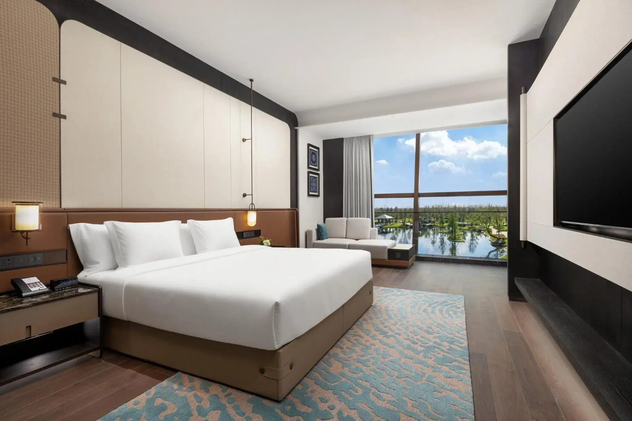 Premium King Room - Lounge Access in Hualuxe Qidong Premium King Room - Lounge Access in Hualuxe Qidong