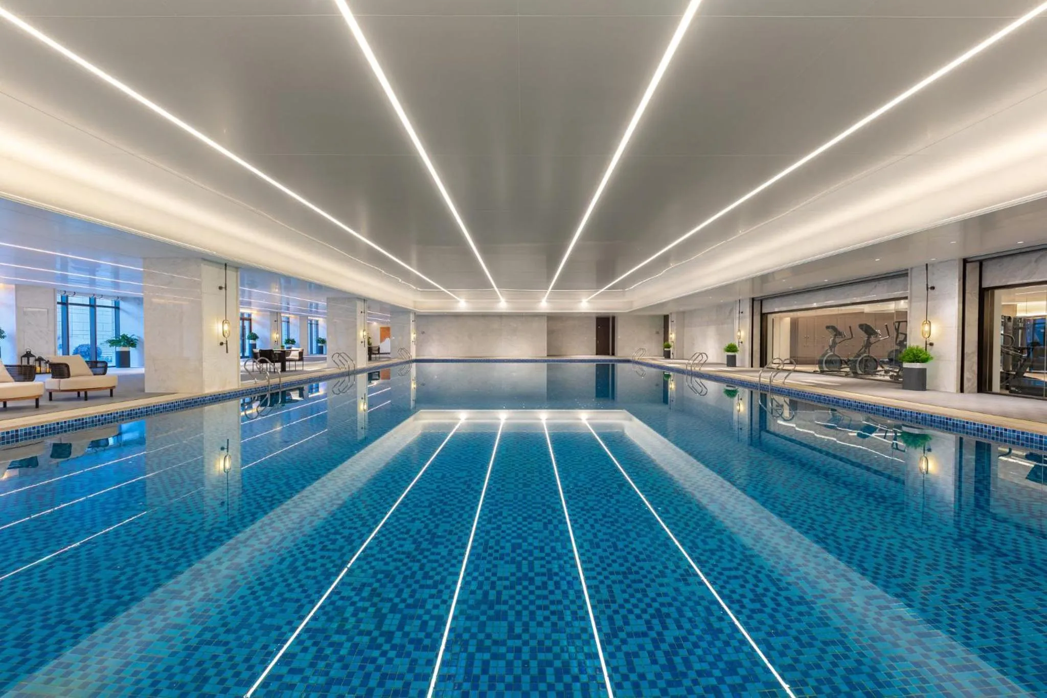 Swimming pool in Hualuxe Qidong