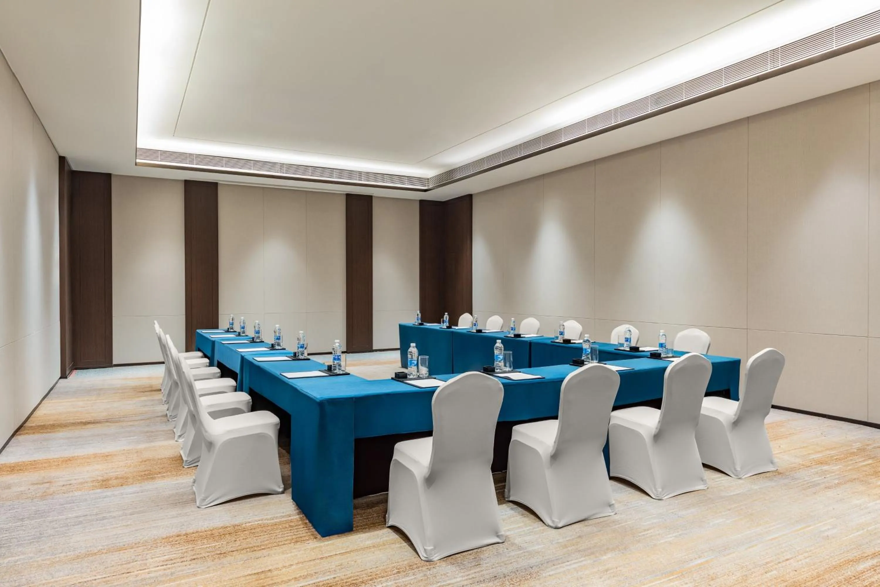 Meeting/conference room in Hualuxe Qidong