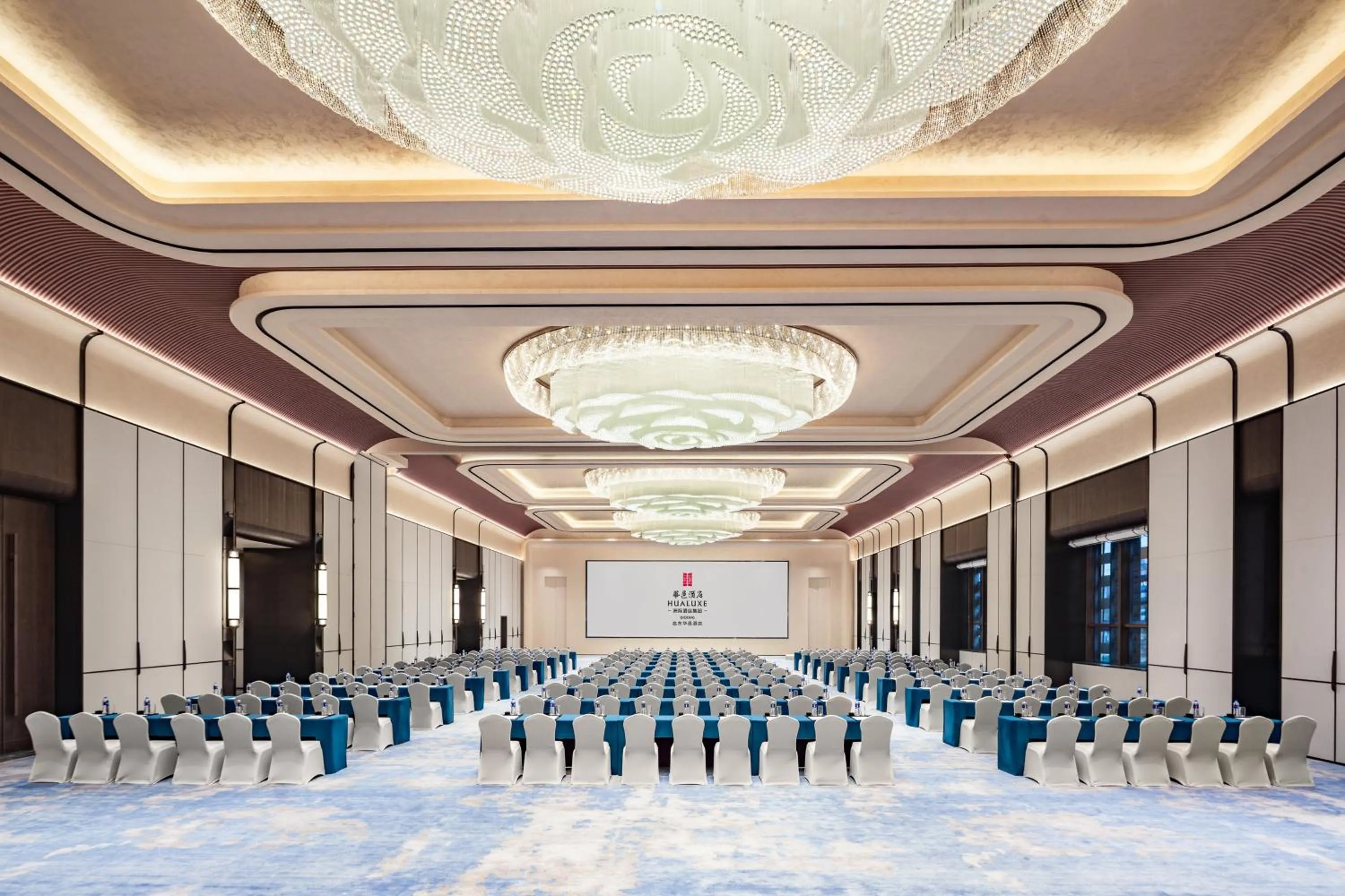 Meeting/conference room in Hualuxe Qidong