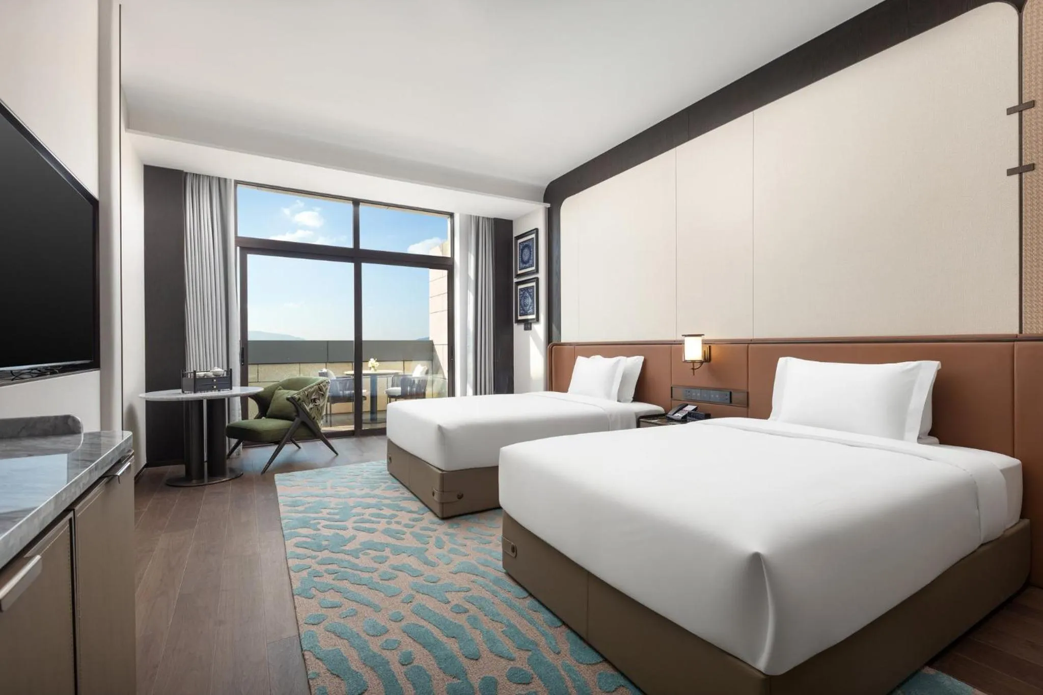 Photo of the whole room, Bed in Hualuxe Qidong