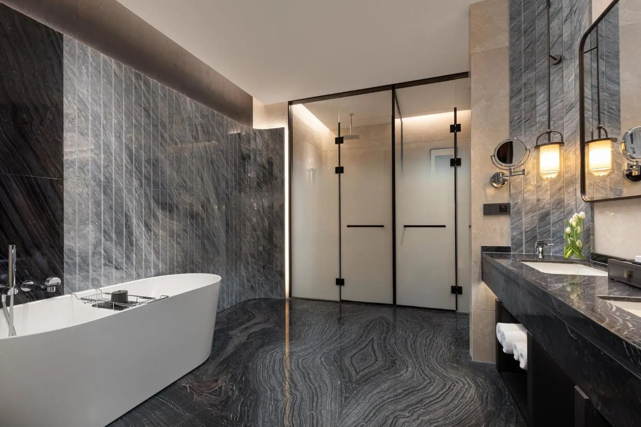 One-Bedroom King Suite with Lounge Access in Hualuxe Qidong One-Bedroom King Suite with Lounge Access in Hualuxe Qidong