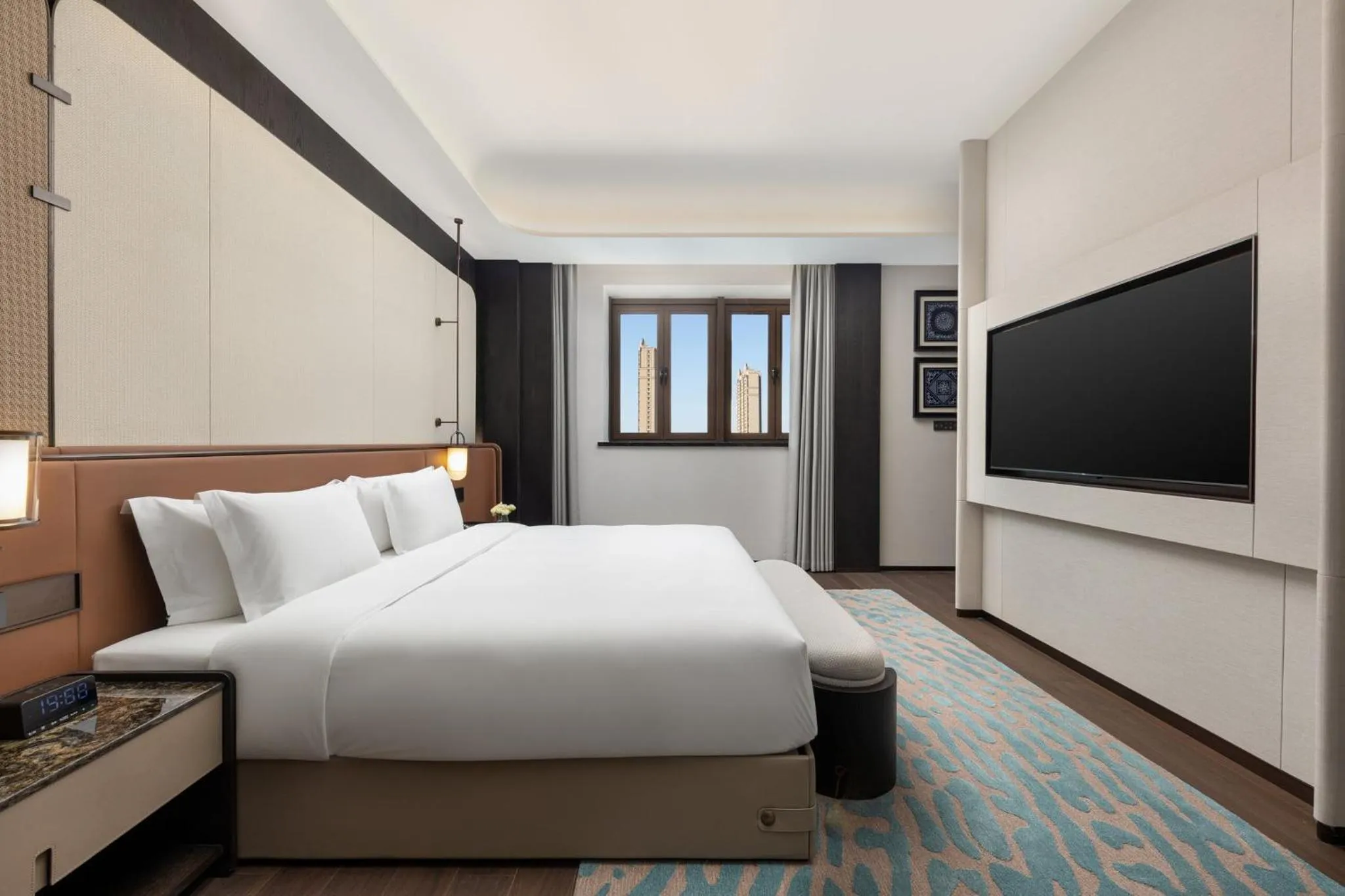 Photo of the whole room, Bed in Hualuxe Qidong