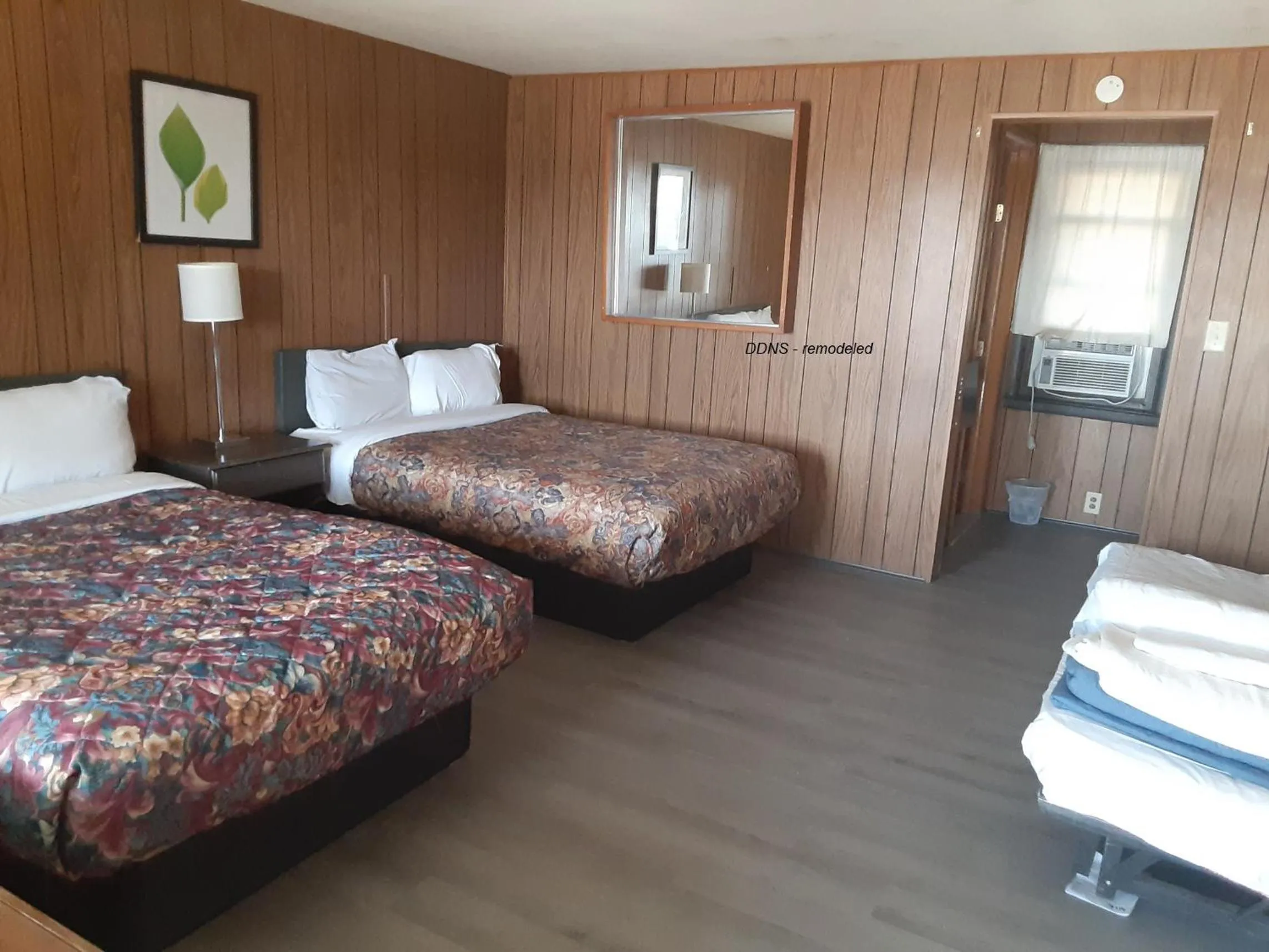 Photo of the whole room, Bed in Hotel Blue Top Inn