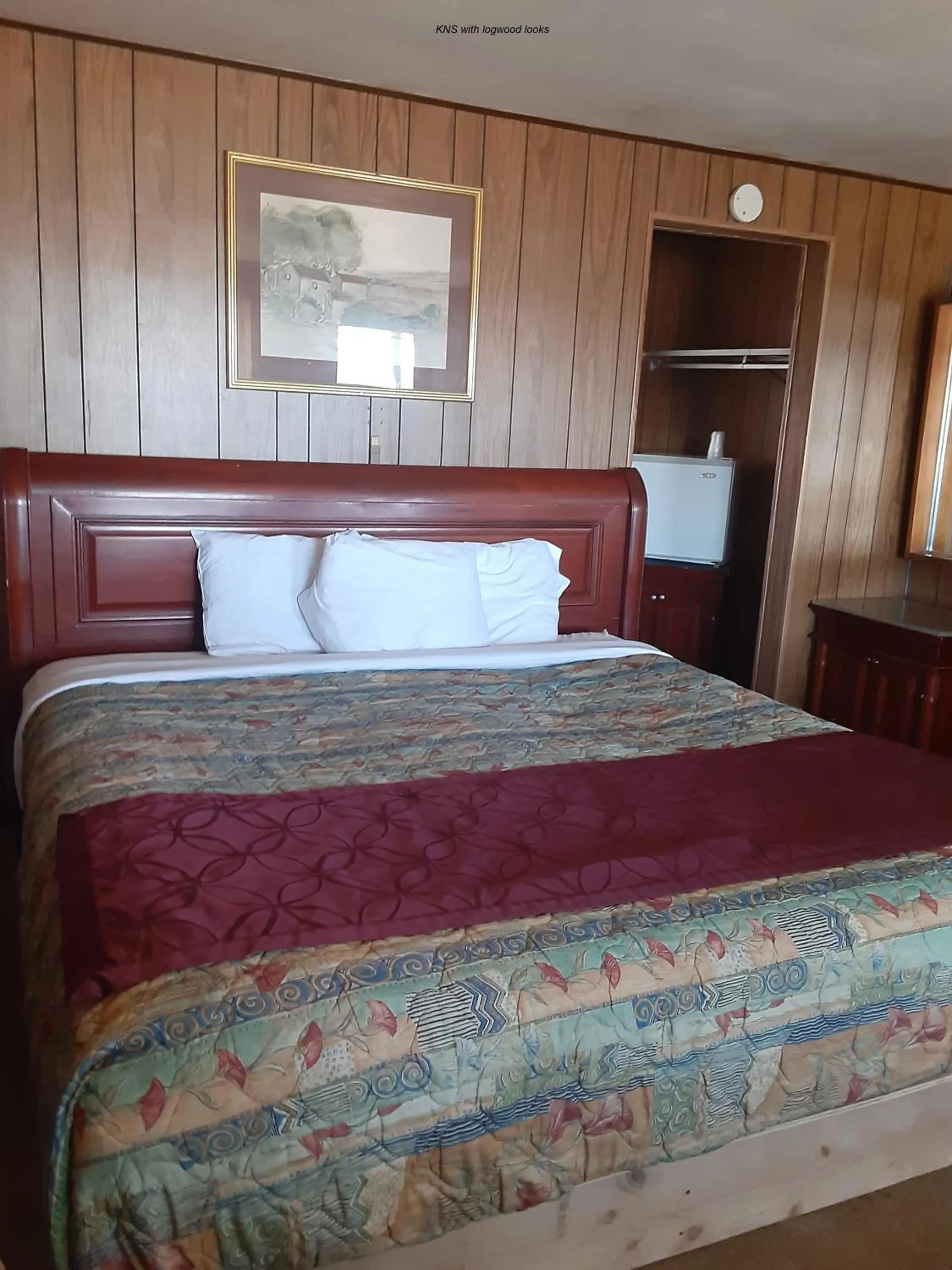 Bed in Hotel Blue Top Inn