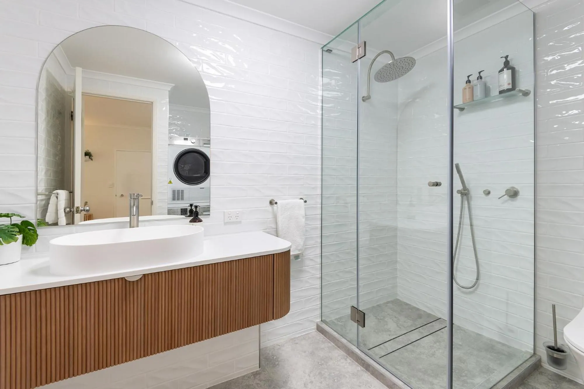 Shower in Coral Apartments Port Douglas