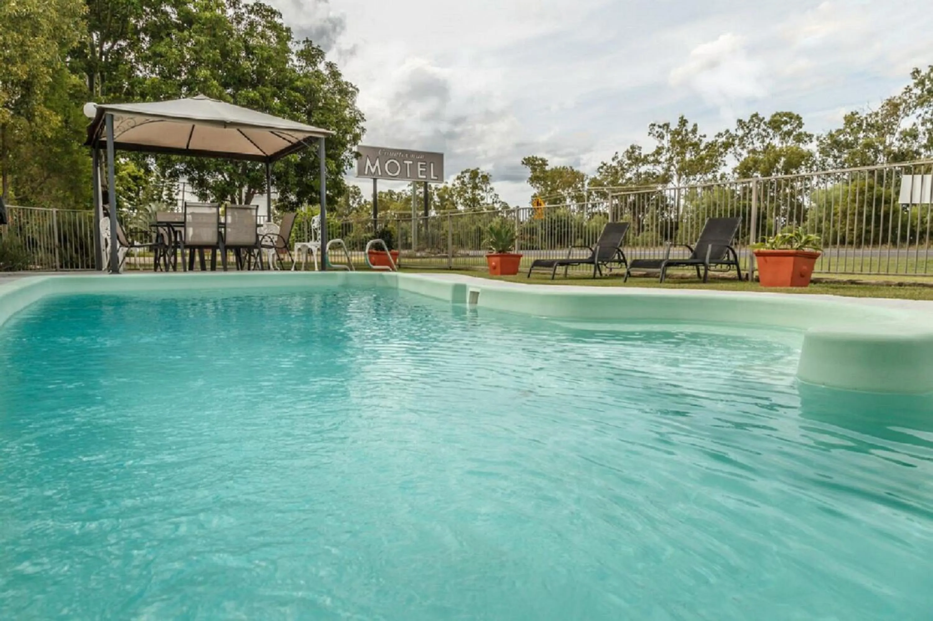Swimming pool in Biloela Countryman Motel
