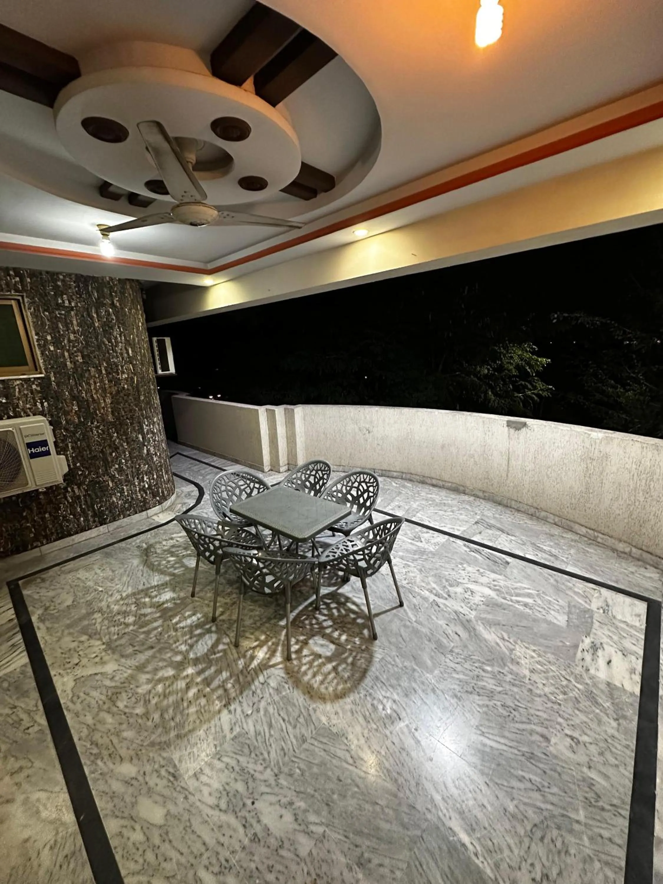 AK Rezidor Guest House