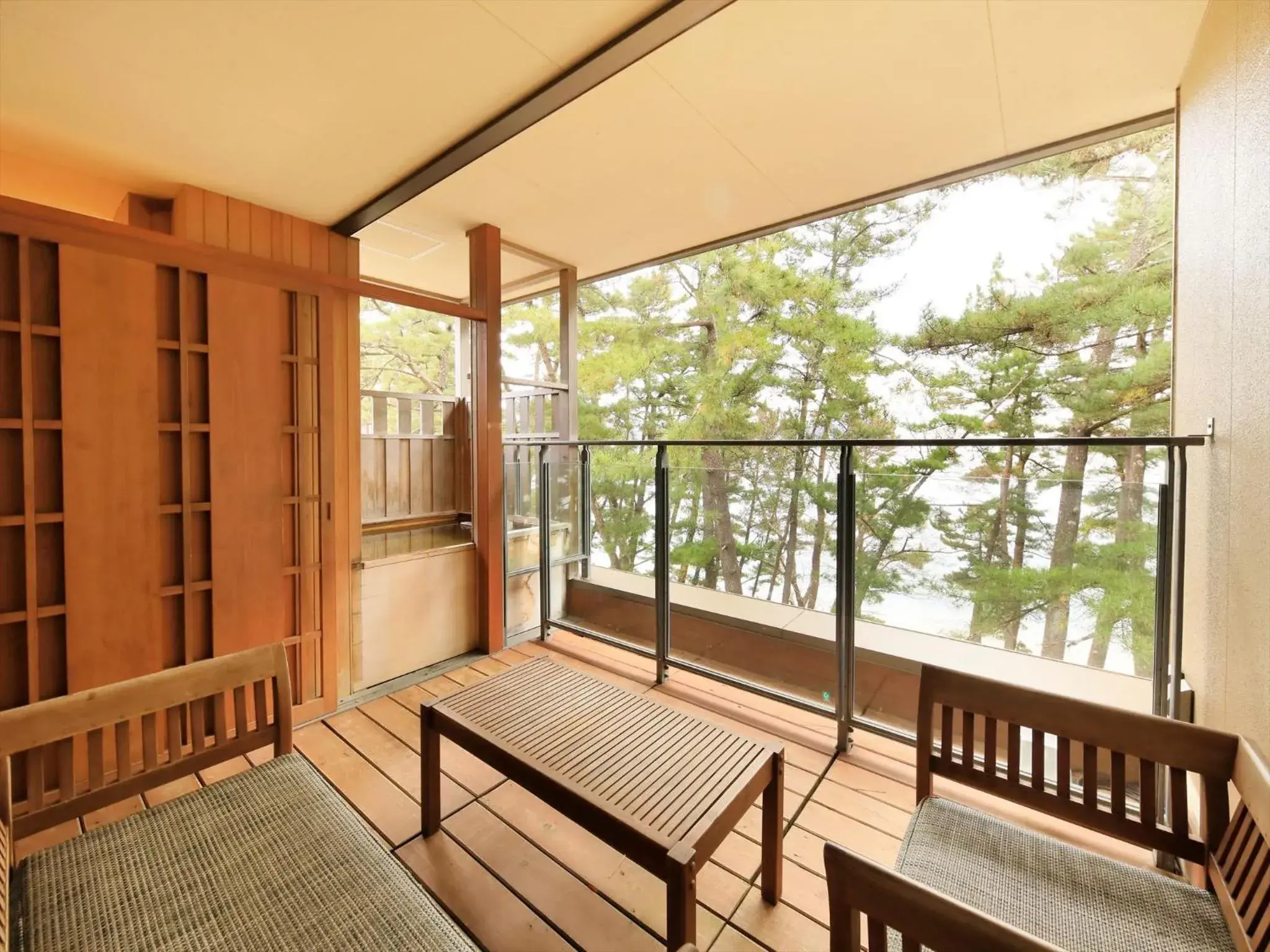 Photo of the whole room in Hamabeno Ryouriyado Houraikan Photo of the whole room in Hamabeno Ryouriyado Houraikan