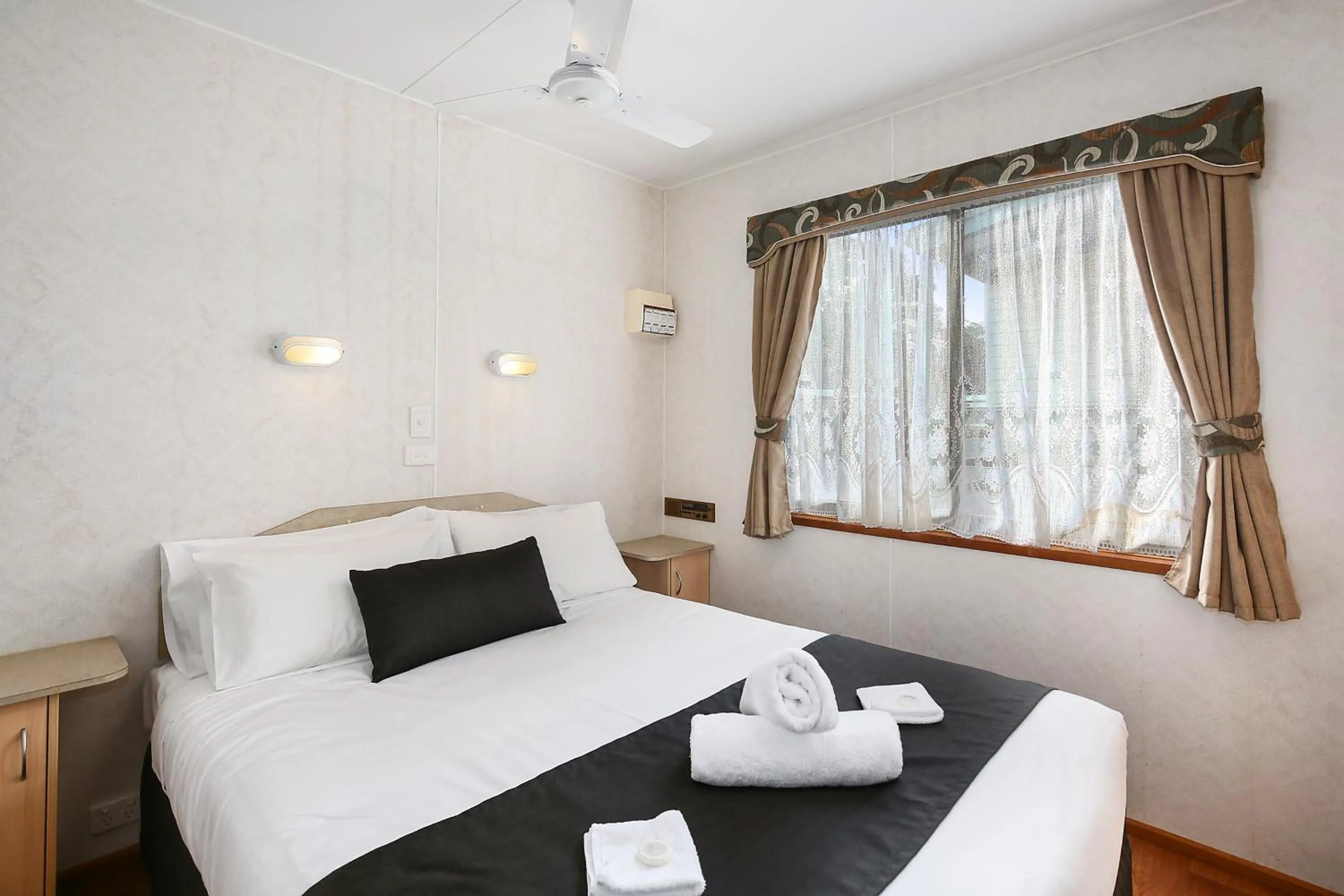 Bed in Enclave at Healesville Holiday Park