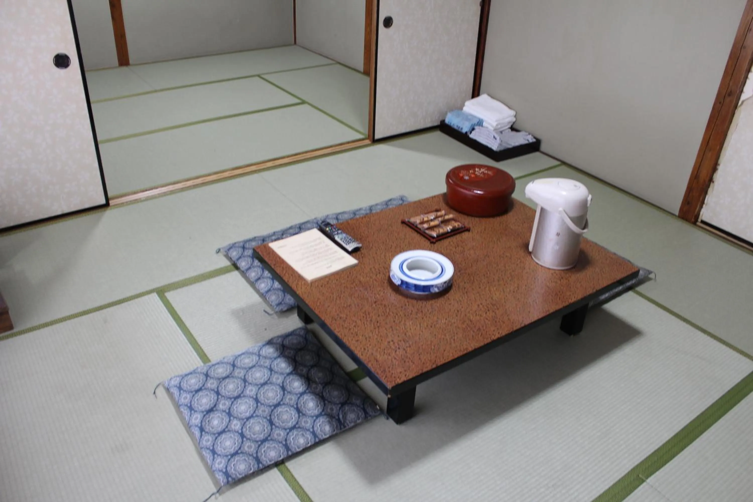 Photo of the whole room in Kinokuniya Ryokan