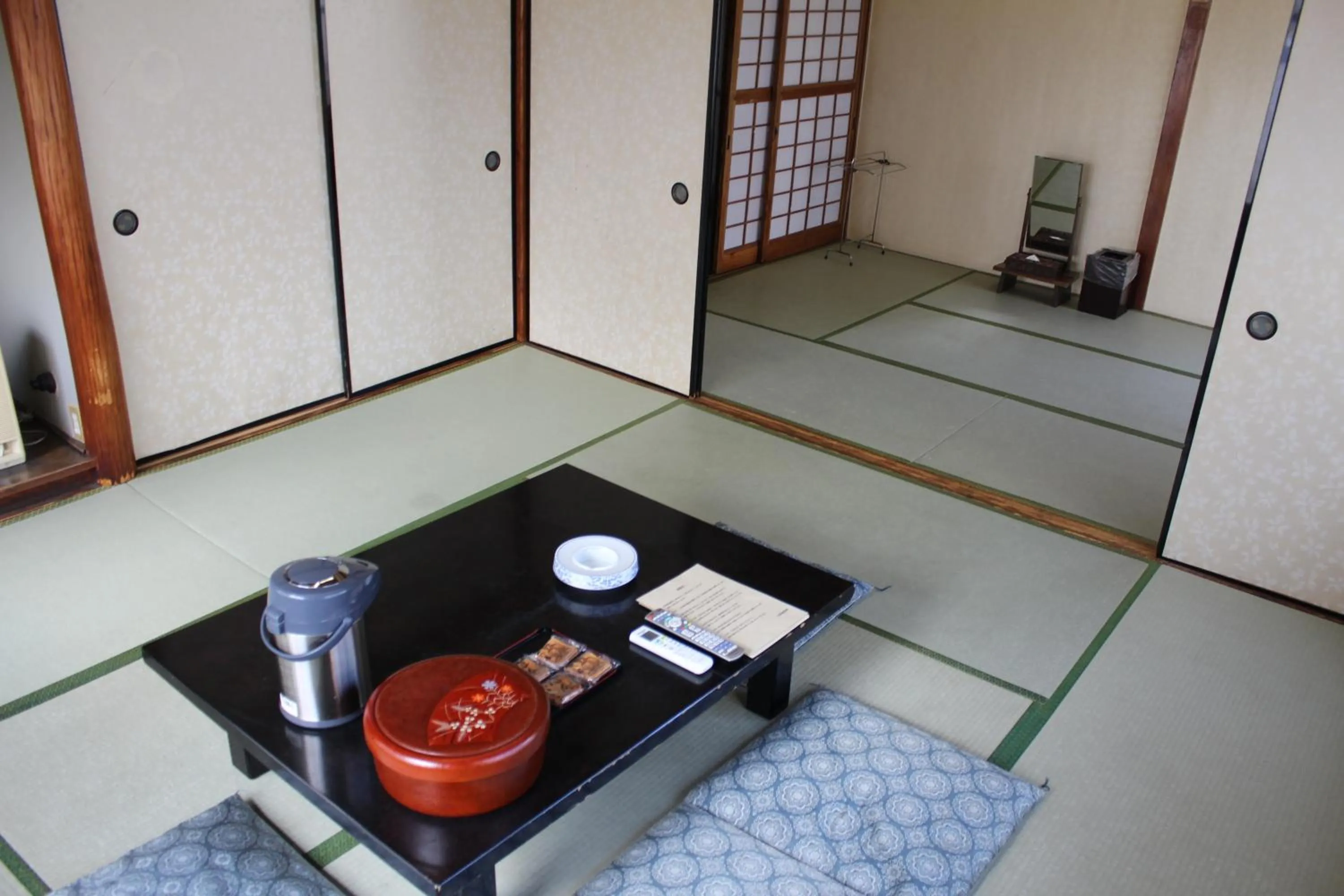 Photo of the whole room in Kinokuniya Ryokan