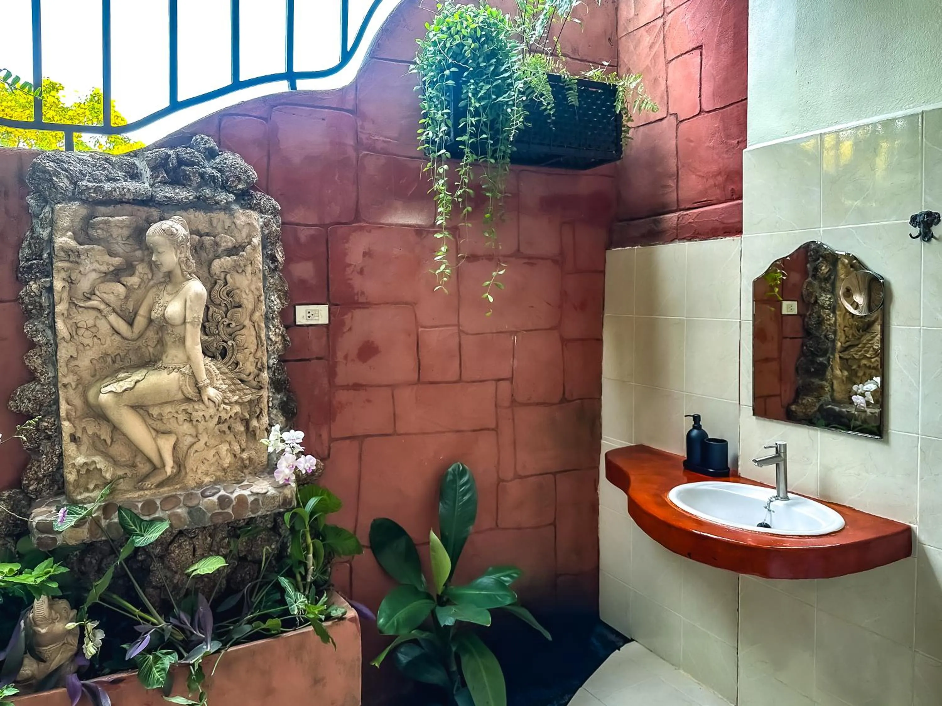 Property building in Shanti Lodge Phuket