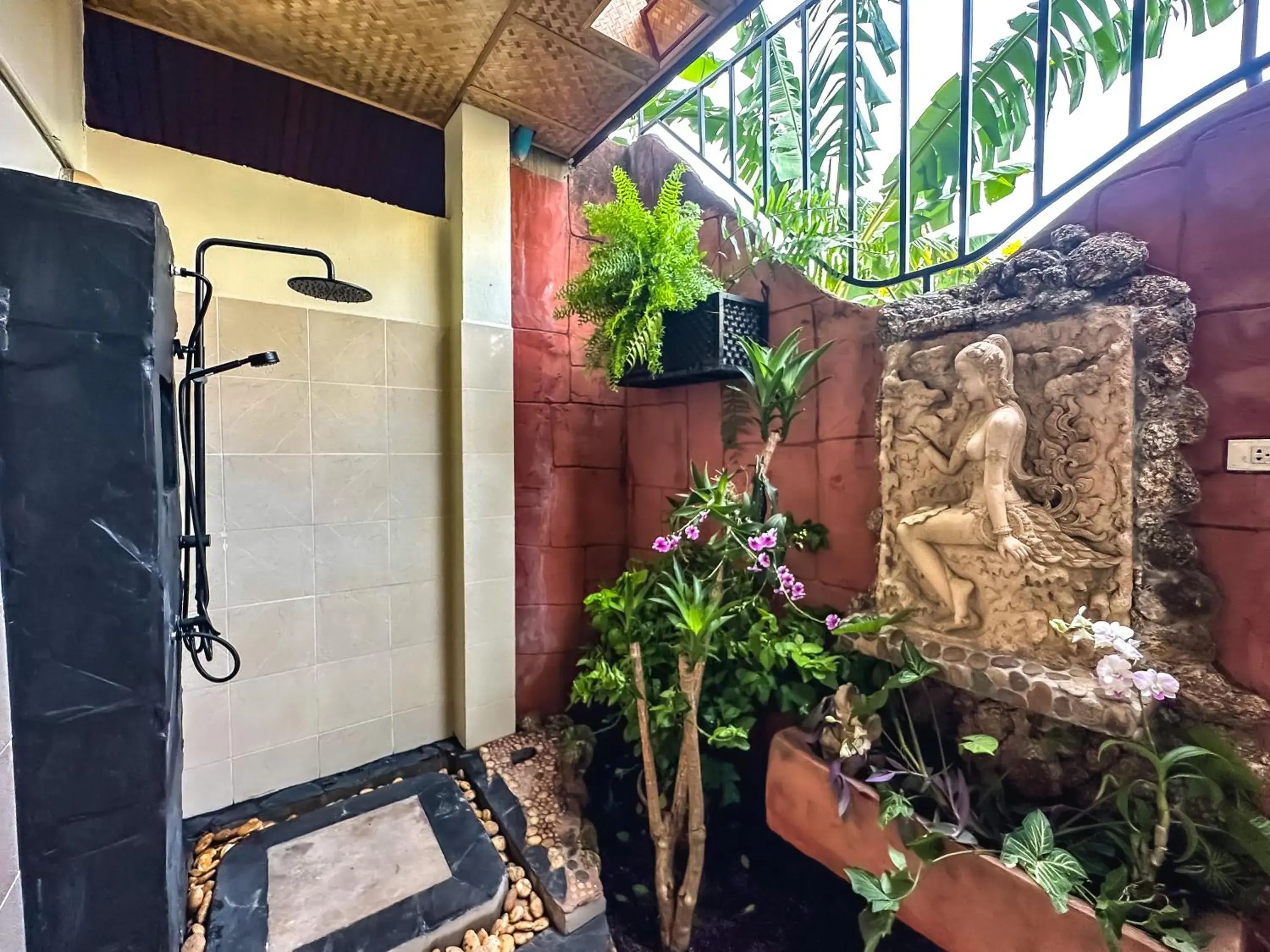 Property building in Shanti Lodge Phuket Property building in Shanti Lodge Phuket