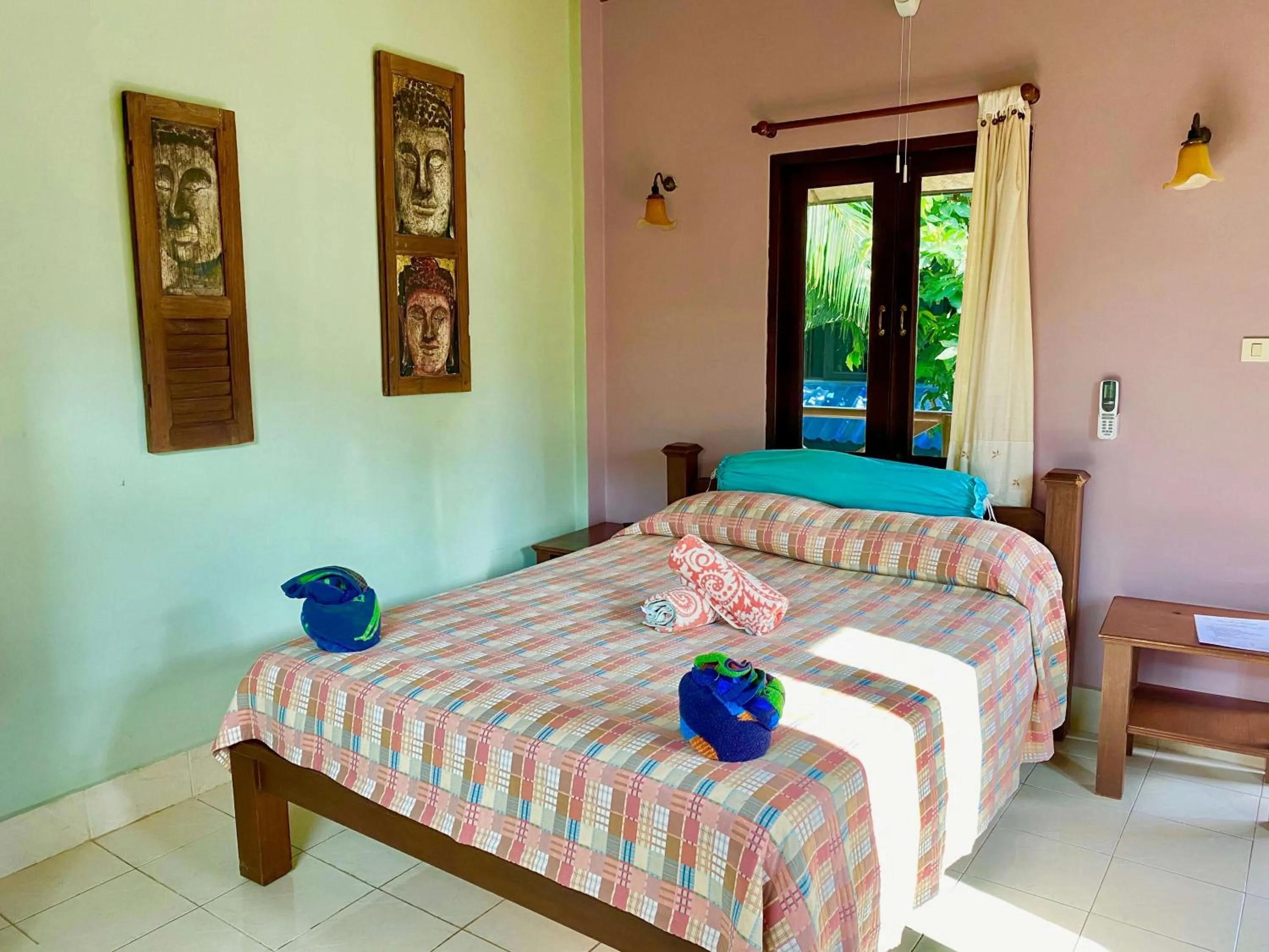 Photo of the whole room, Bed in Shanti Lodge Phuket