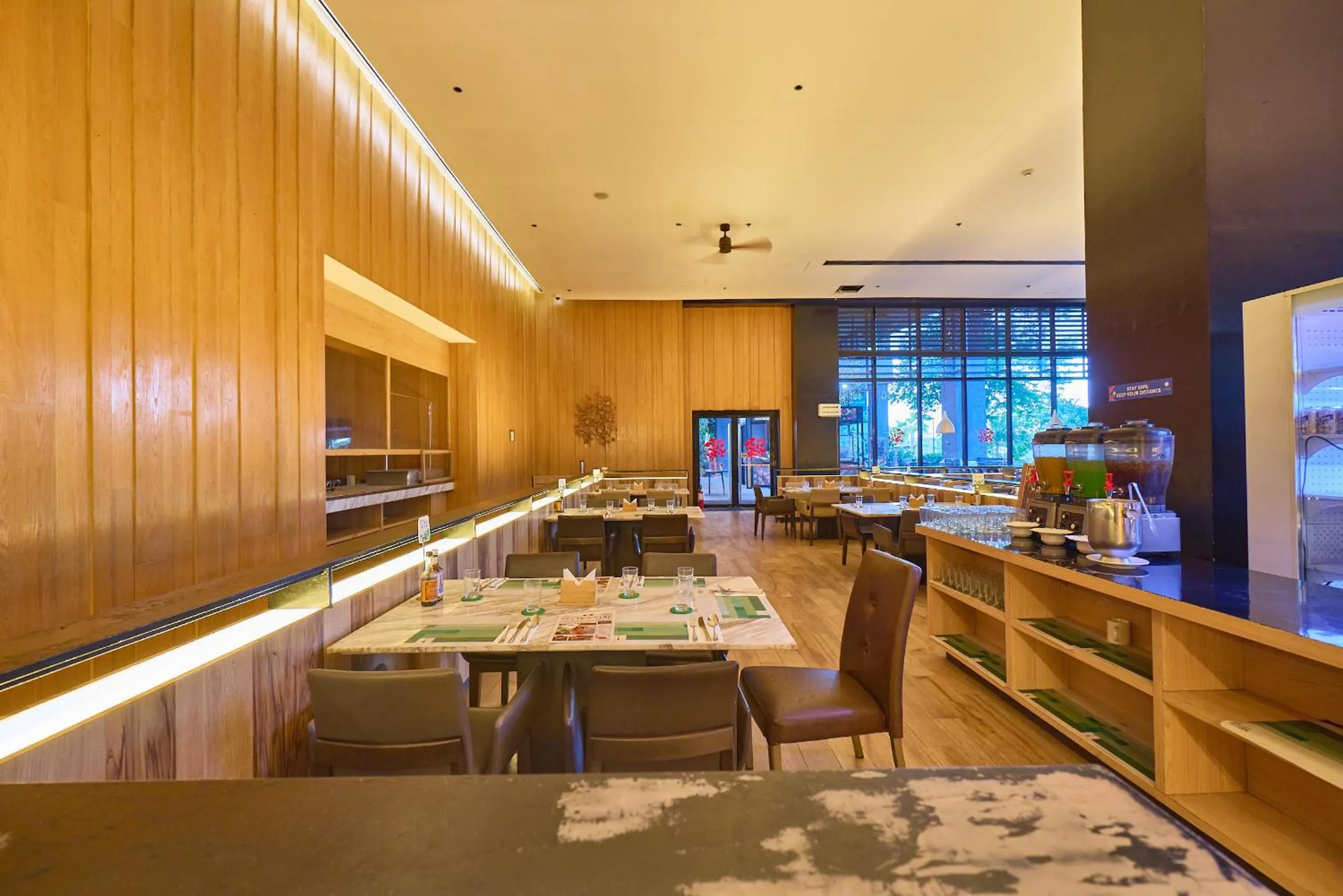 Restaurant/places to eat in Midori Clark Hotel and Casino