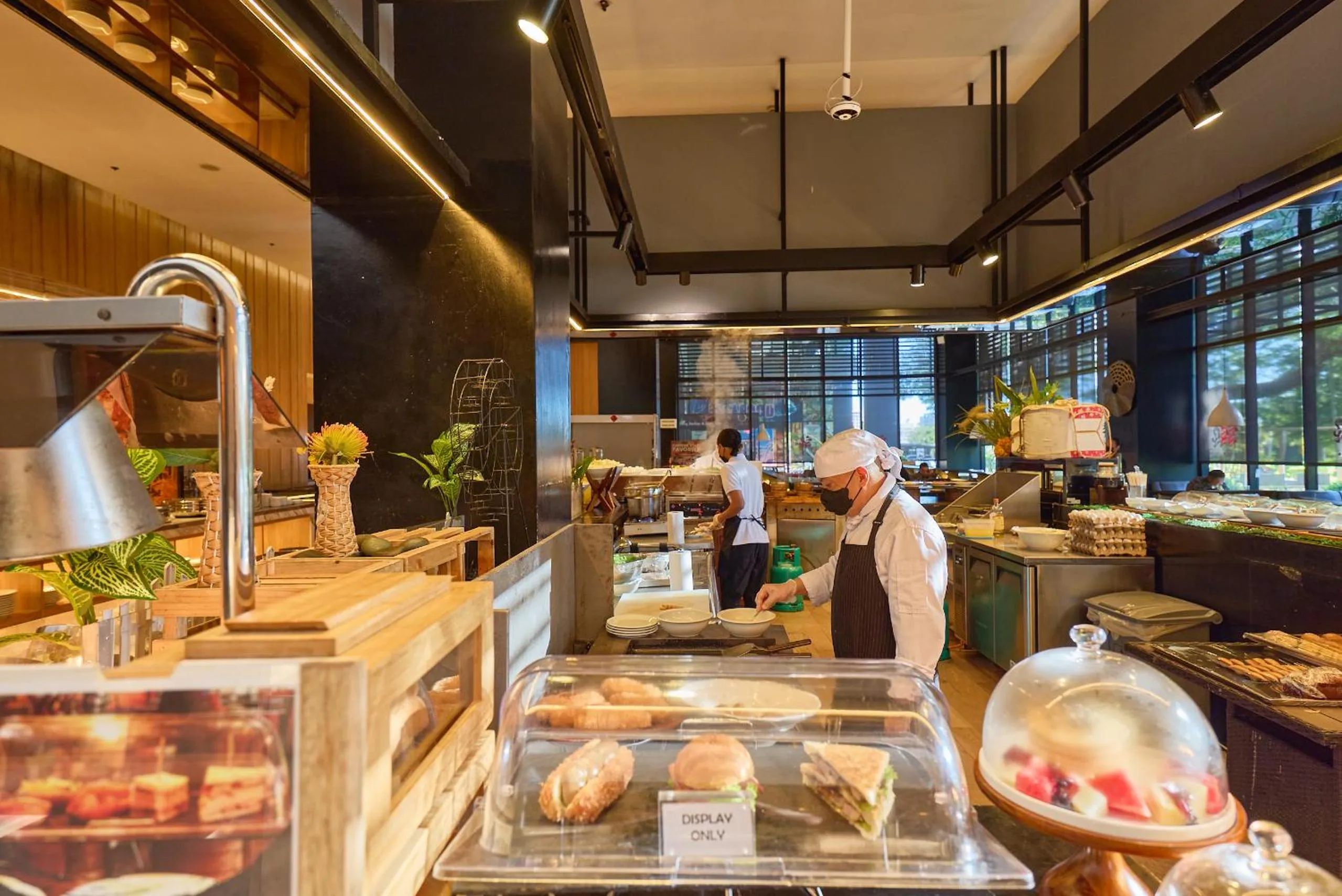 Restaurant/places to eat in Midori Clark Hotel and Casino