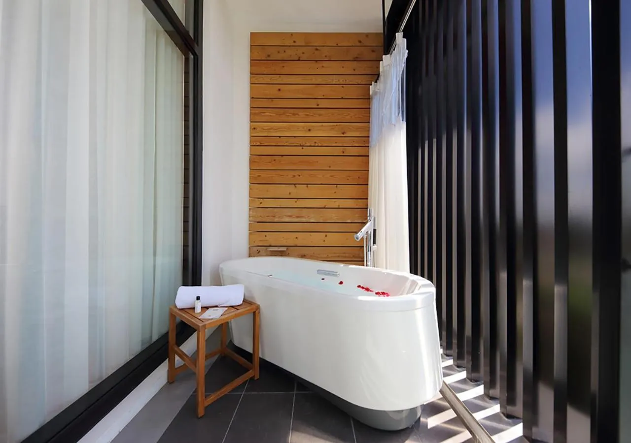 Bath in Midori Clark Hotel and Casino