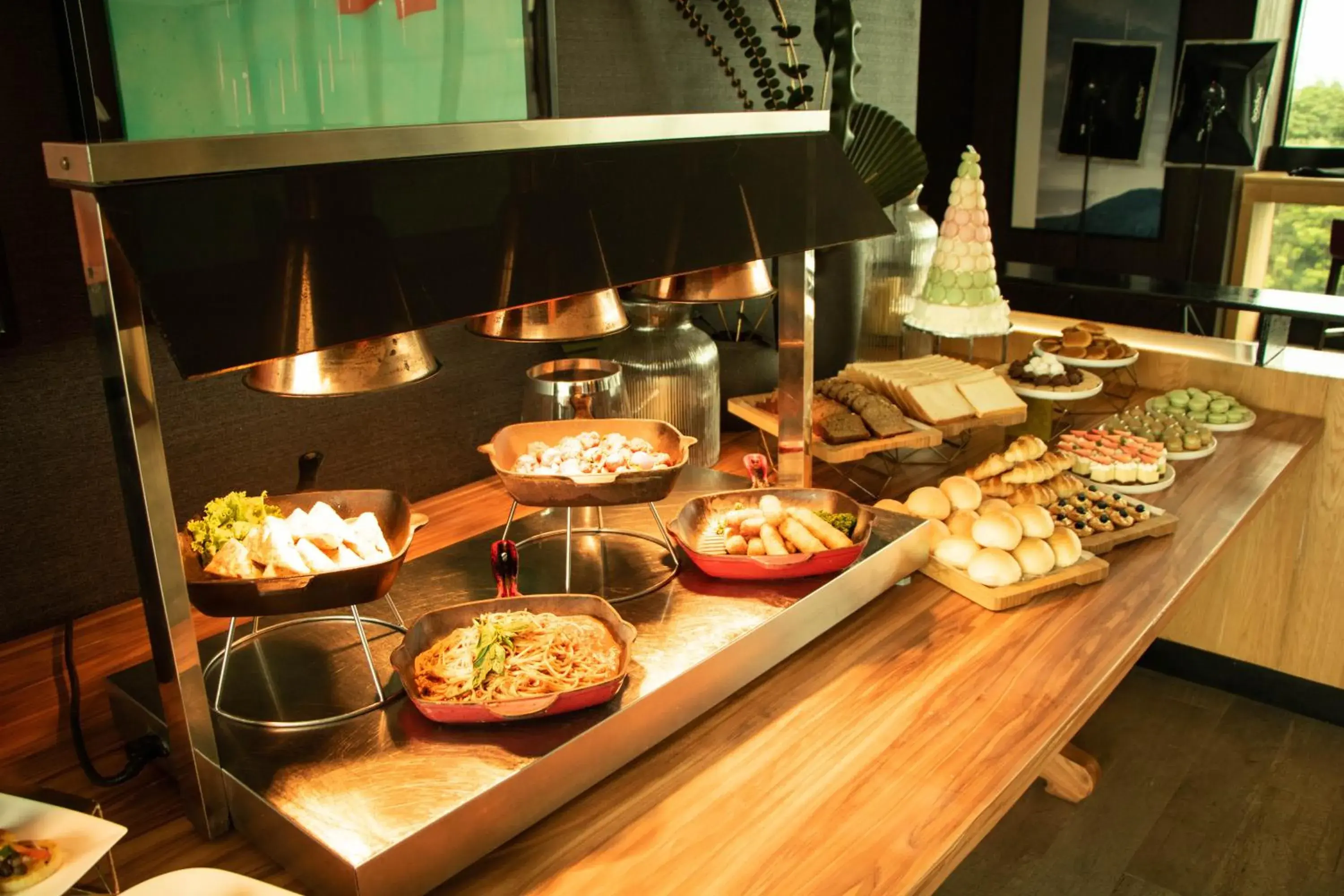 Lounge or bar in Midori Clark Hotel and Casino Lounge or bar in Midori Clark Hotel and Casino