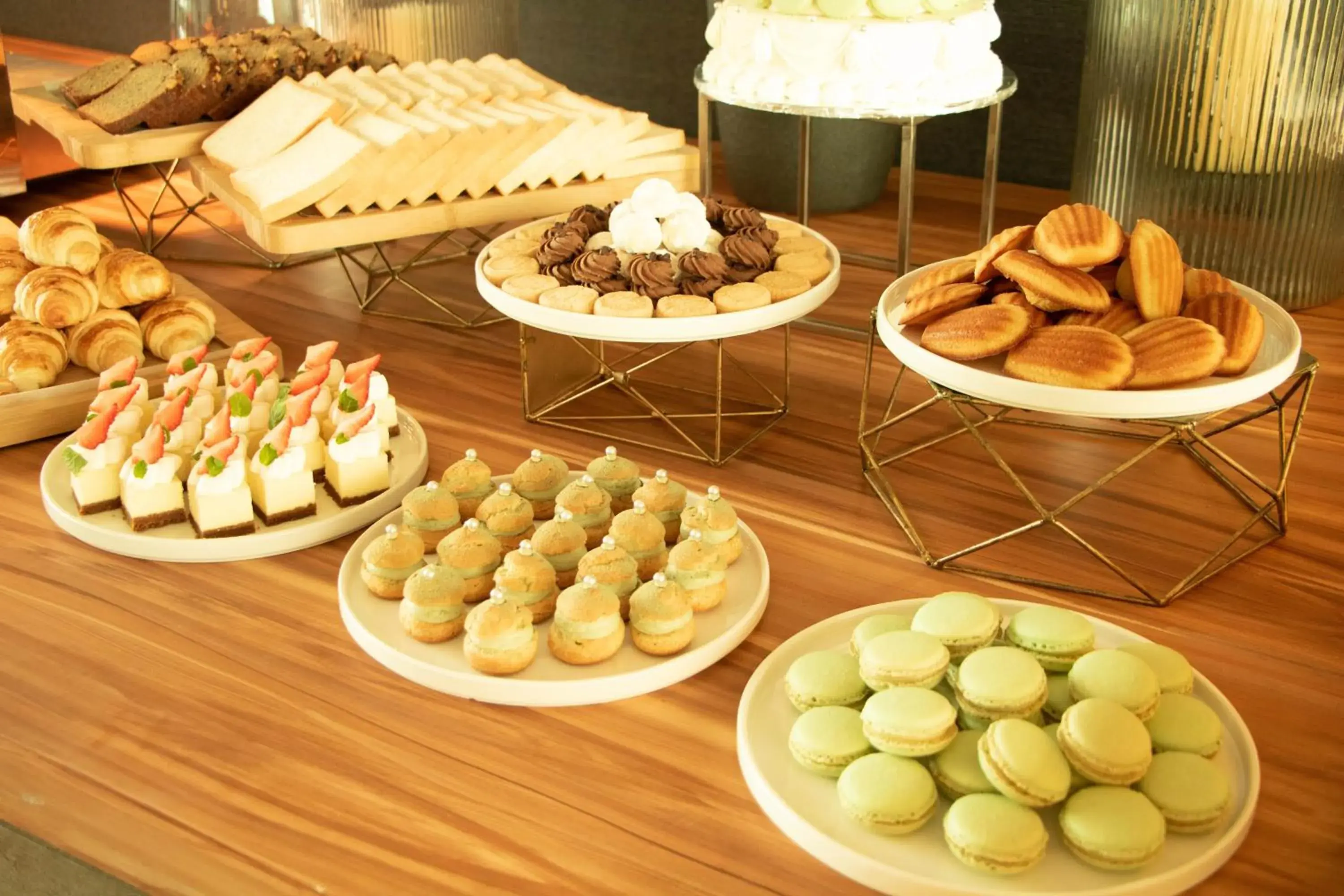 Lounge or bar in Midori Clark Hotel and Casino Lounge or bar in Midori Clark Hotel and Casino