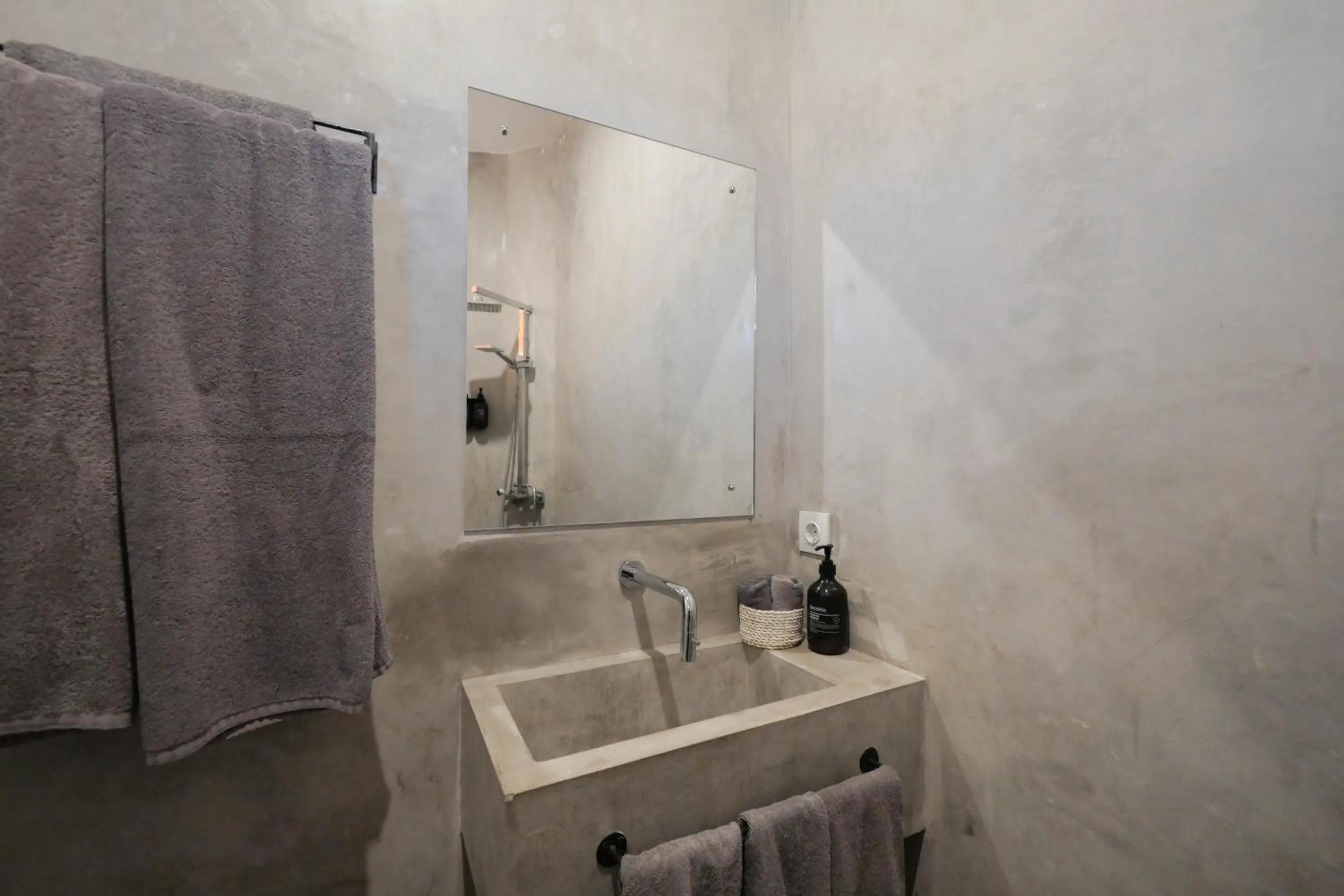 Bathroom in The Room Padang-Padang