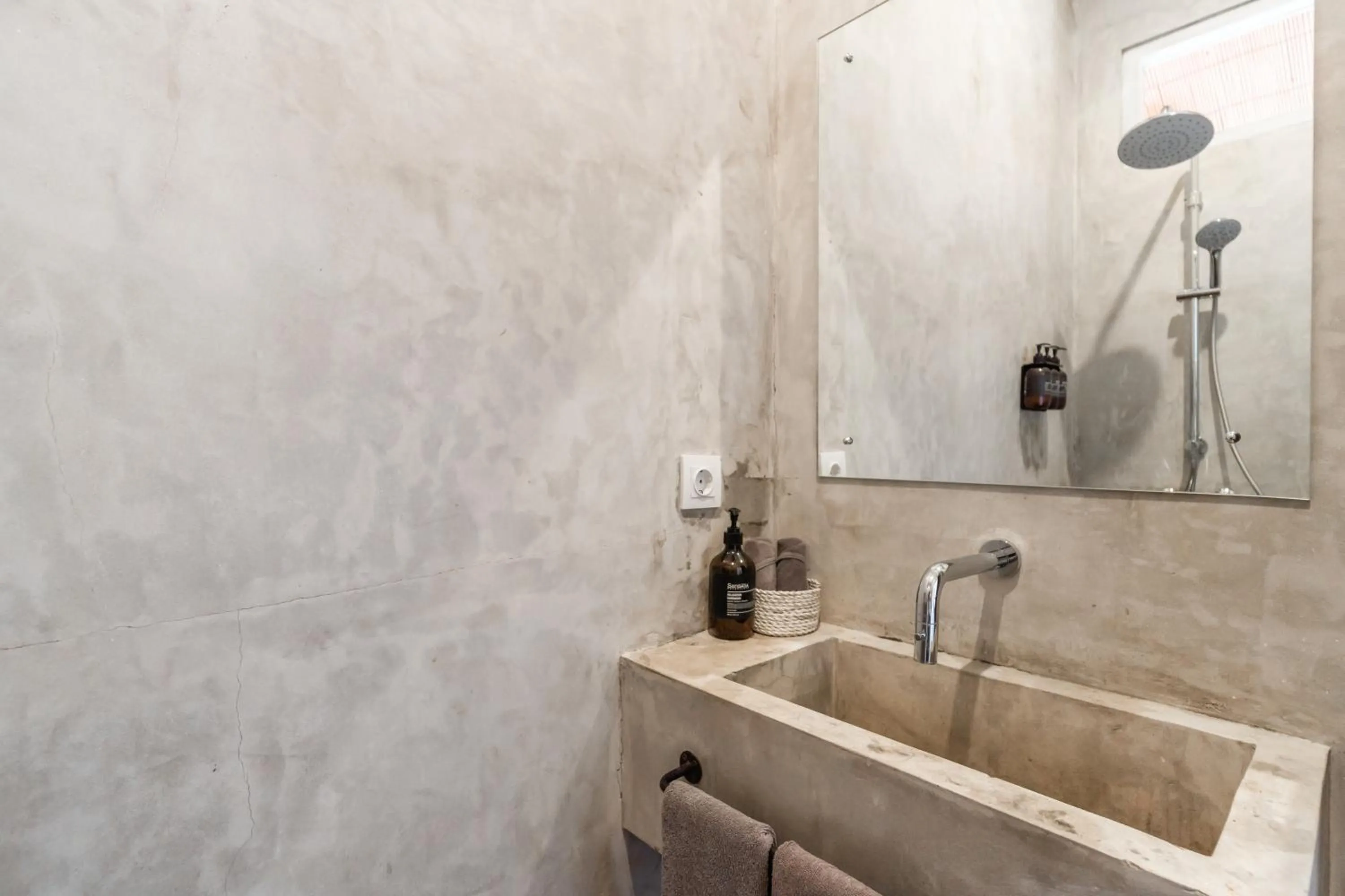 Shower in The Room Padang-Padang